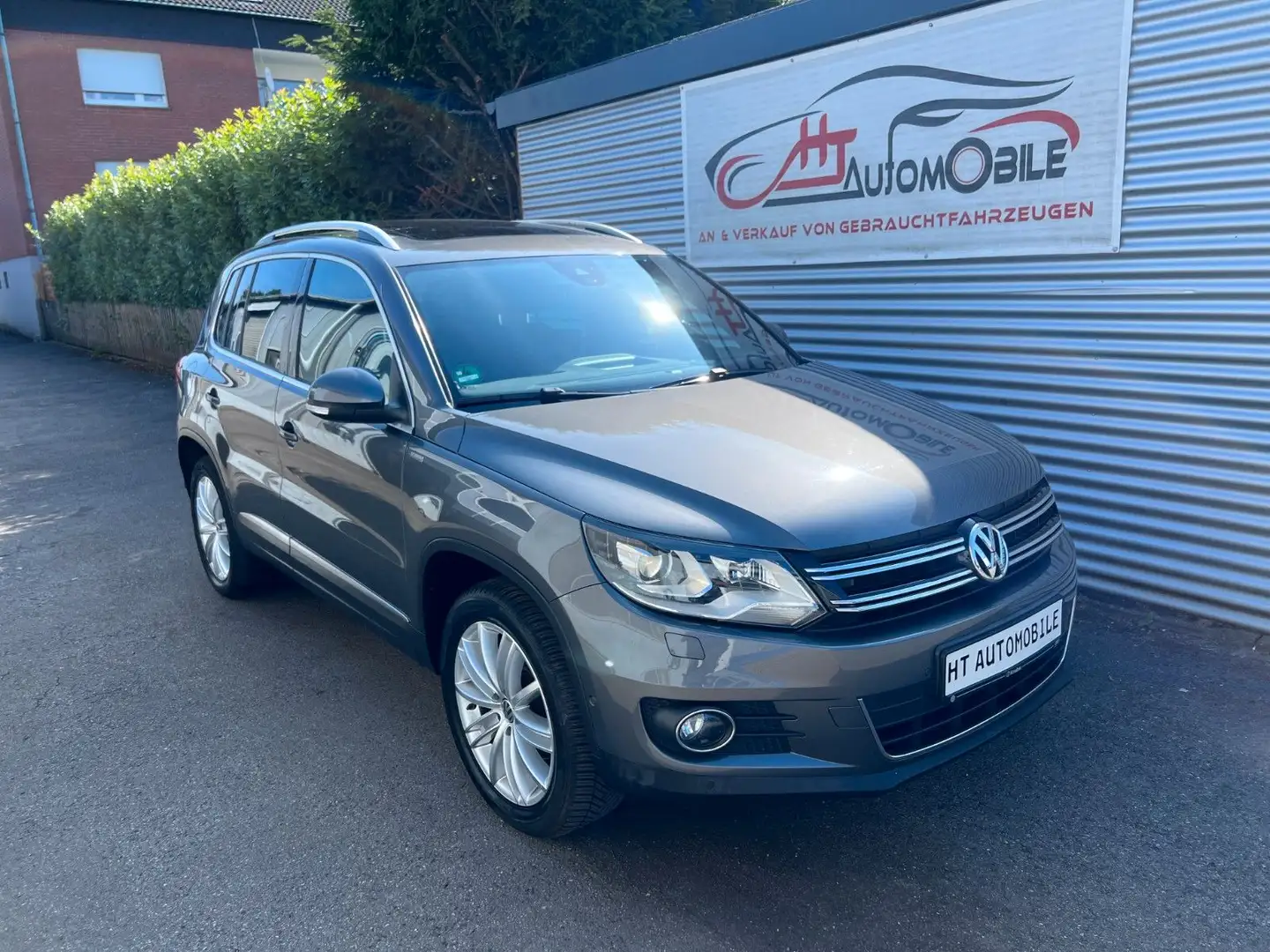 Volkswagen Tiguan 2.0TDI XENON/NAVI/AHK/SHZ/PANAROMA/TEMPO Grau - 2