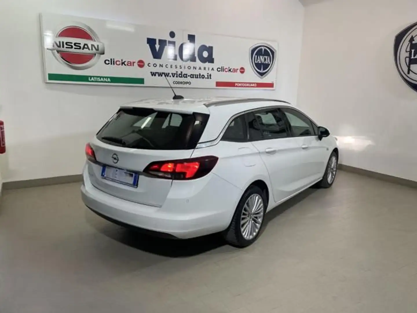 Opel Astra 1.6 CDTi 136CV aut. Sports Tourer Innovation Blanc - 2