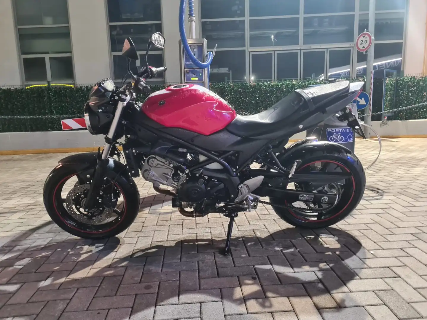 Suzuki SV 650 Rosso - 1