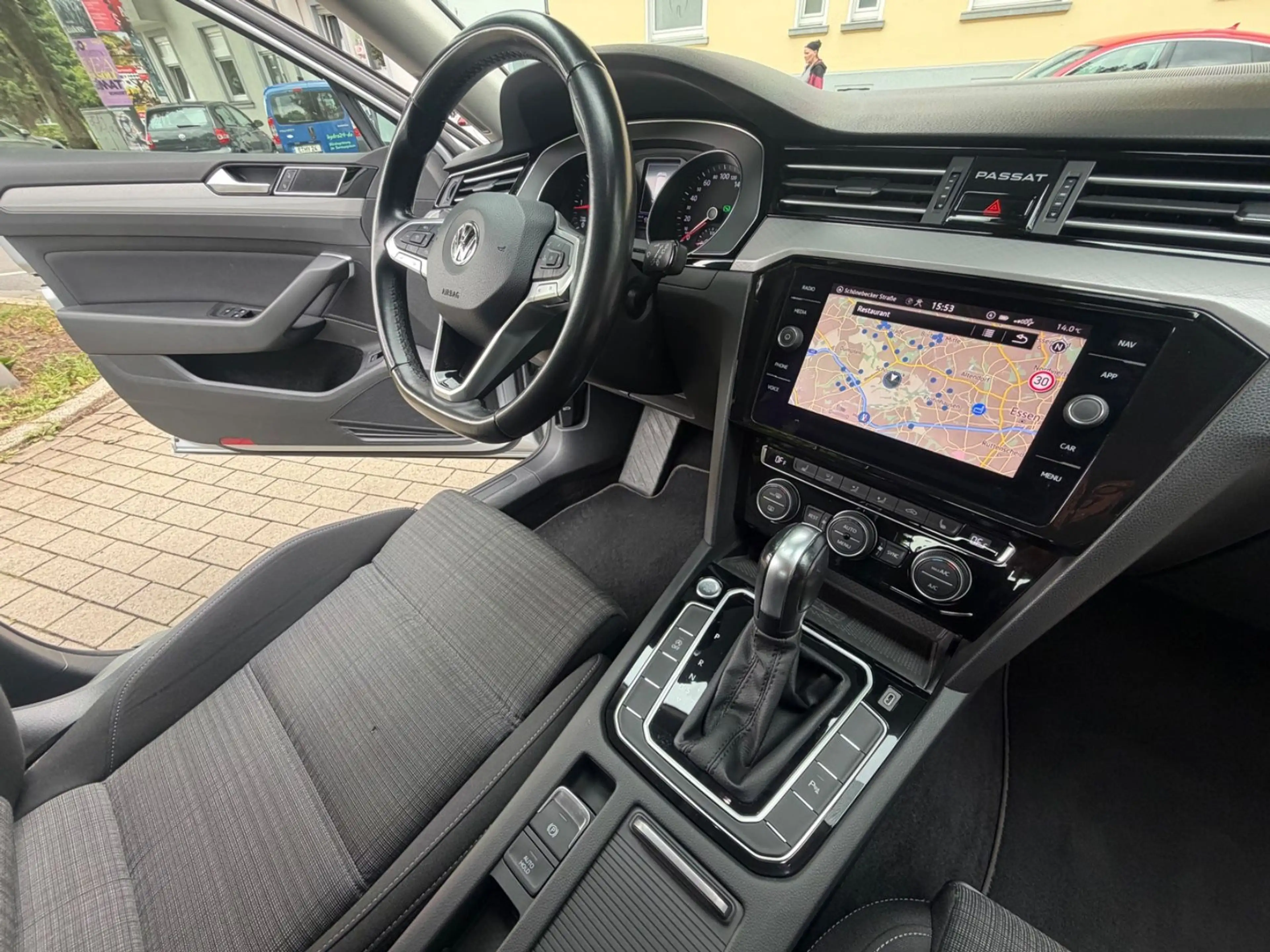 Volkswagen Passat Variant *BUSINESS*TÜV NEU*SHZ*KAMERA*DSG*LED*FACELIFT* — photo 10