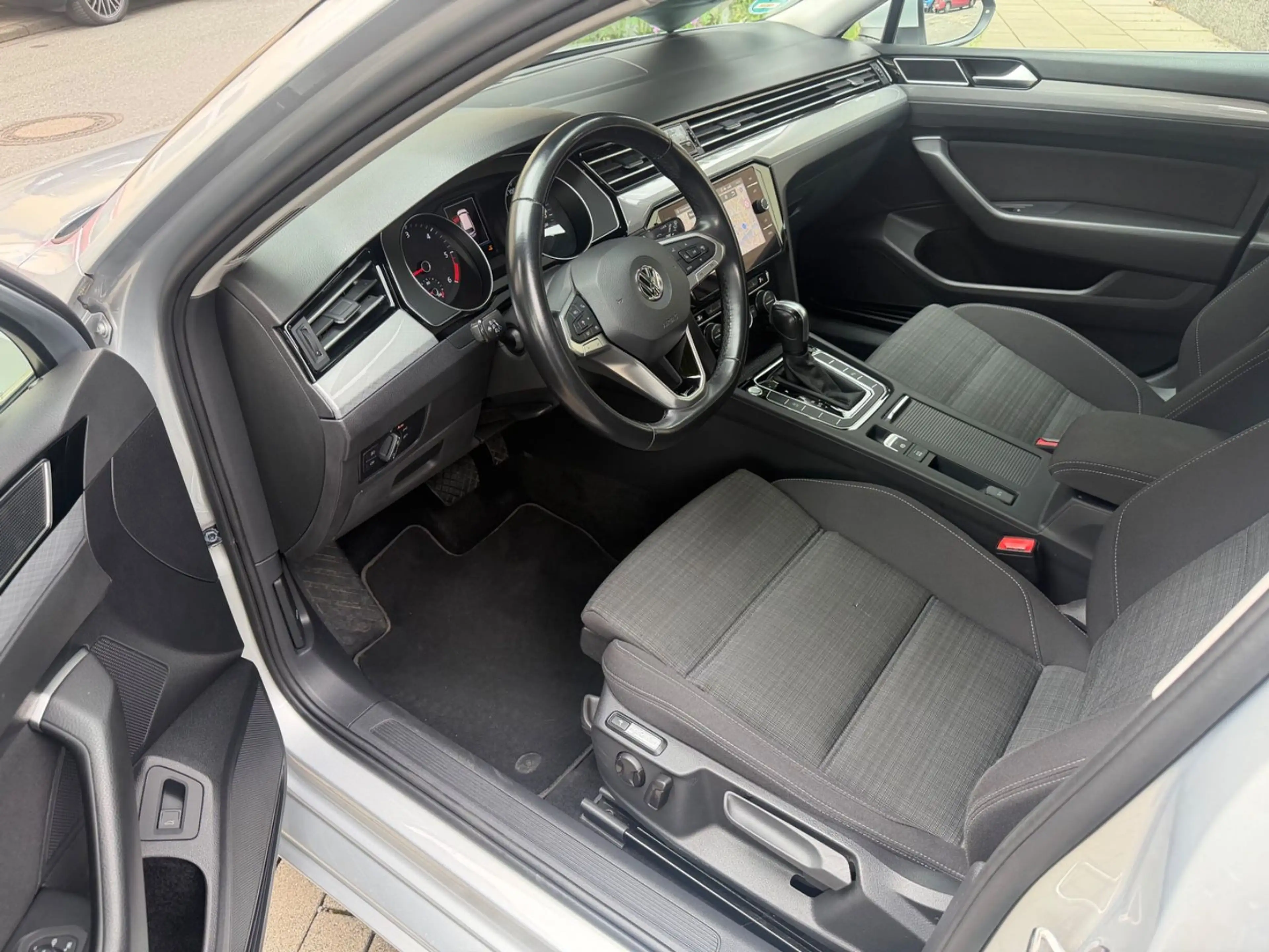 Volkswagen Passat Variant *BUSINESS*TÜV NEU*SHZ*KAMERA*DSG*LED*FACELIFT* — photo 8