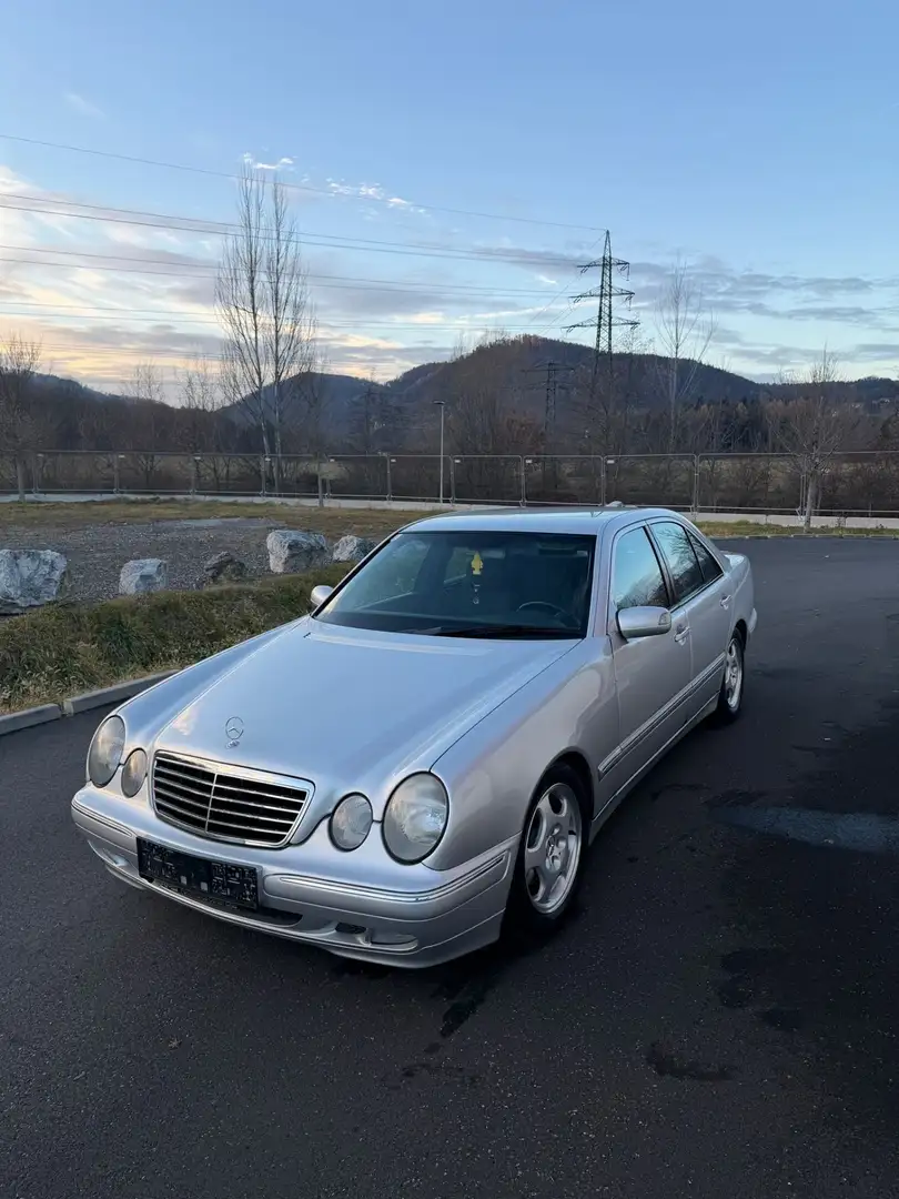 Mercedes-Benz E 220 -Elegance CDI Aut. Silber - 1