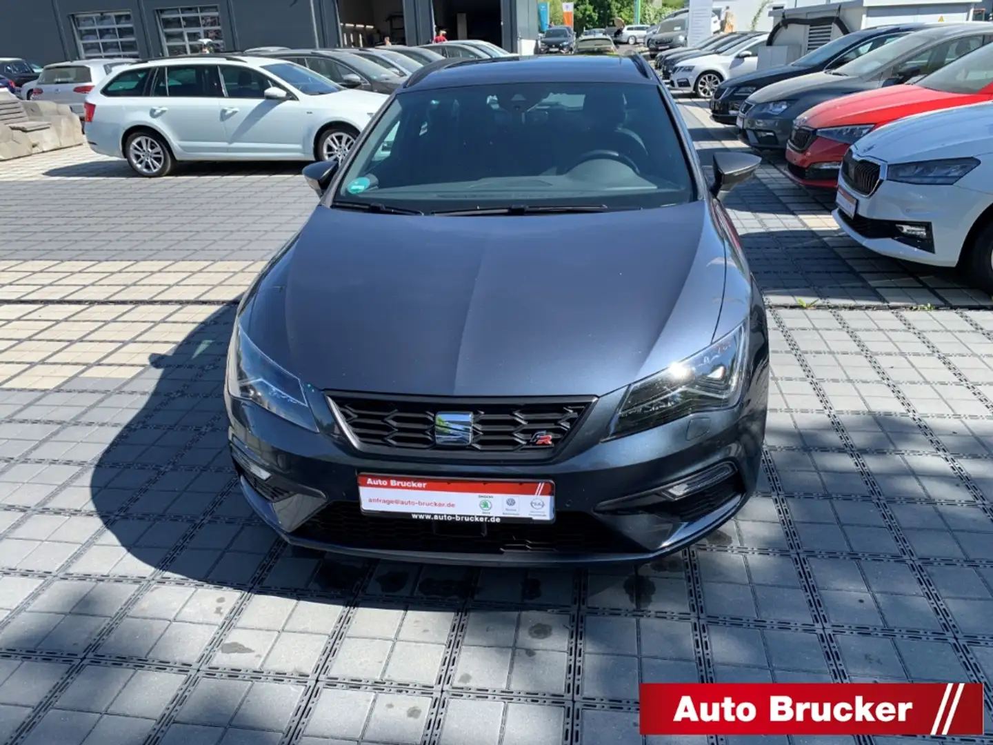 SEAT Leon ST FR Black Matt Edition 2.0 TDI Navi LED Grau - 2