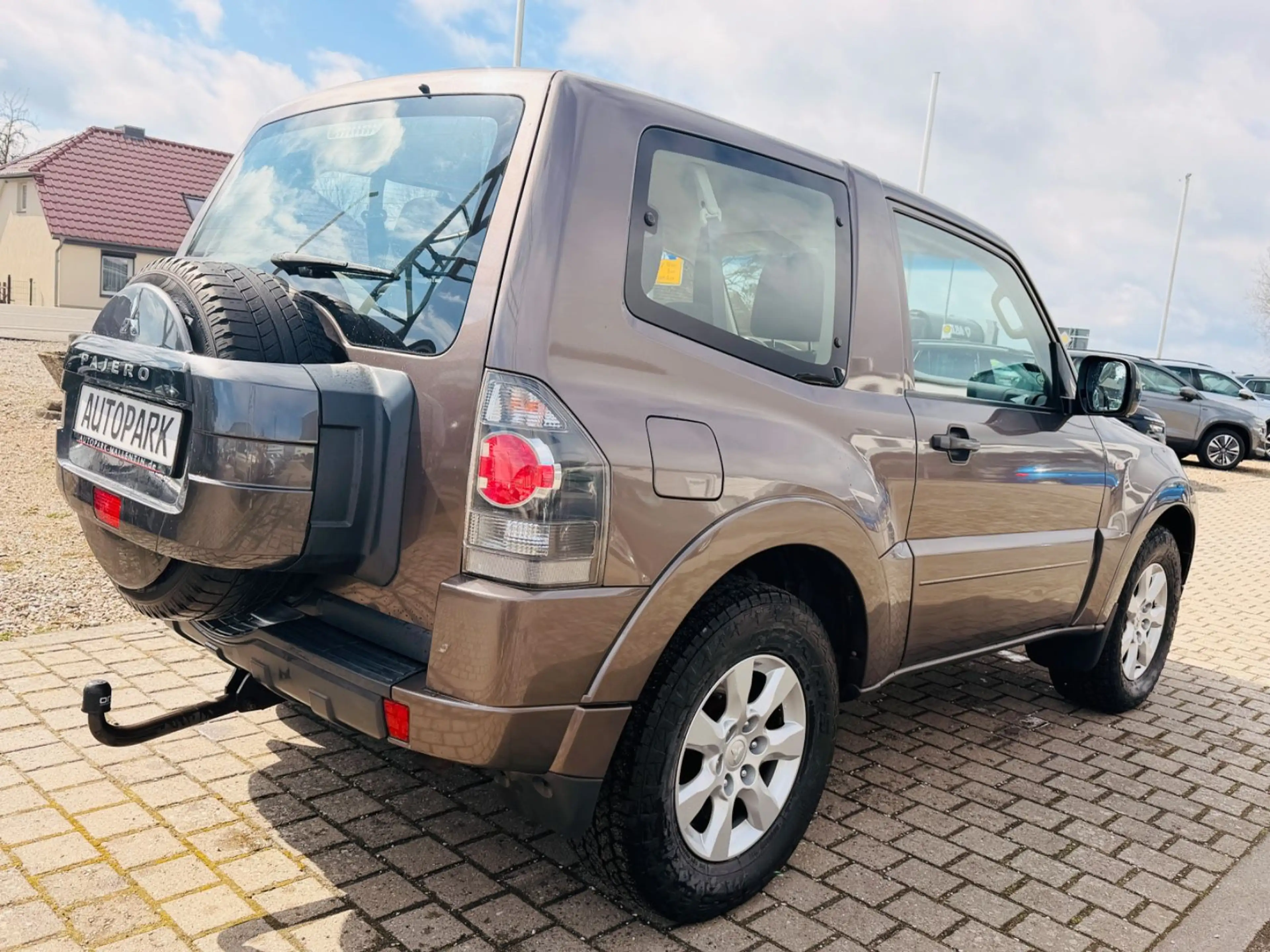 Mitsubishi Pajero 3.2 DI-D *ALLRAD*AHK*1.HAND*AUTOMATIK* — photo 6