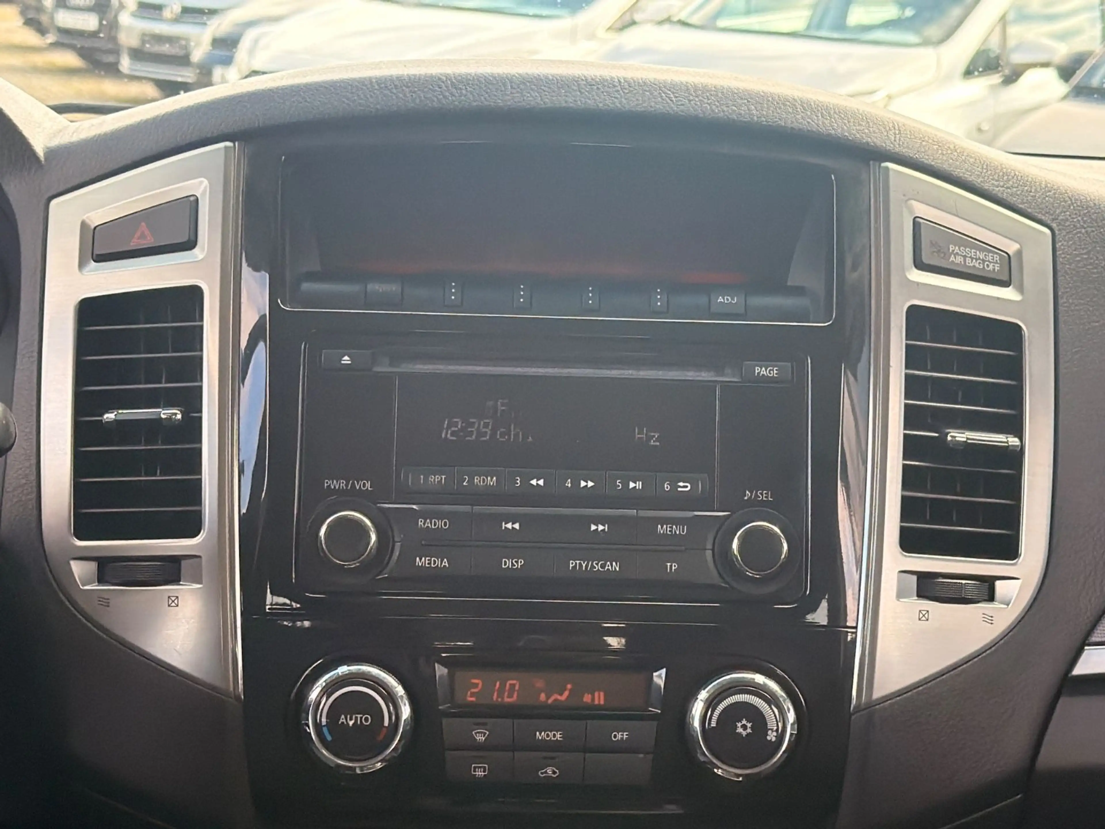 Mitsubishi Pajero 3.2 DI-D *ALLRAD*AHK*1.HAND*AUTOMATIK* — photo 13