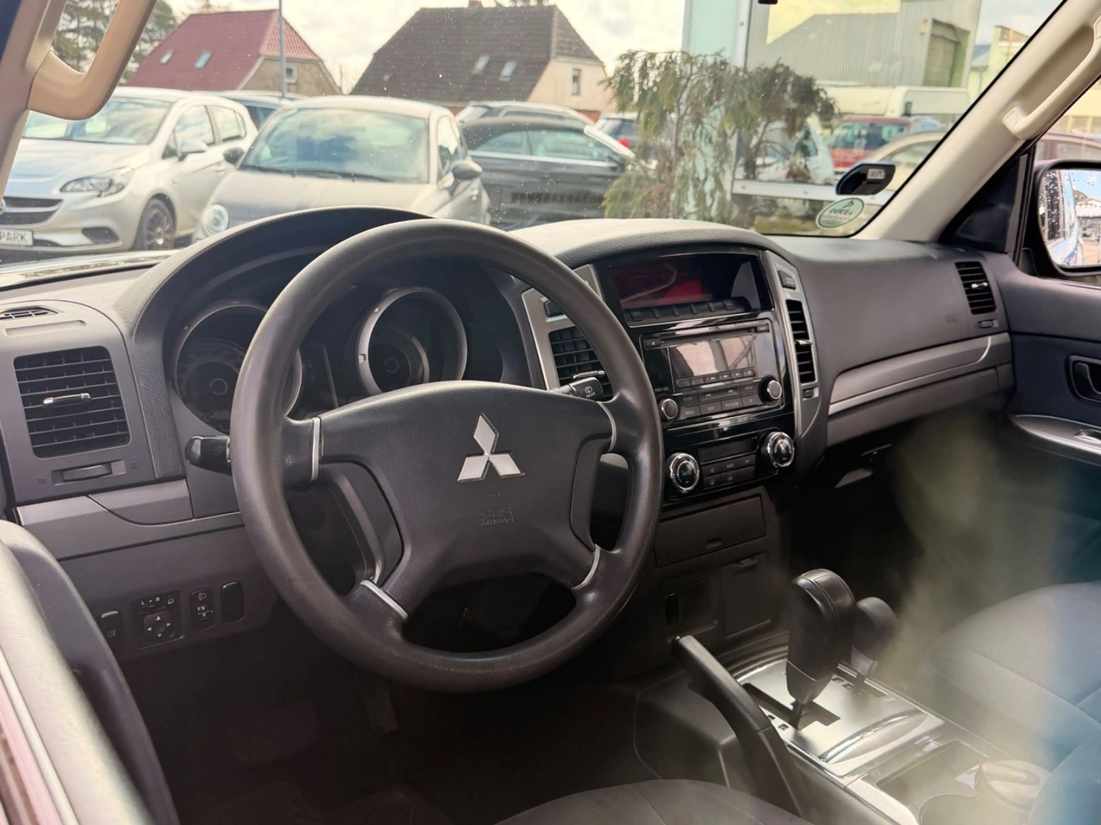 Mitsubishi Pajero 3.2 DI-D *ALLRAD*AHK*1.HAND*AUTOMATIK* — photo 10