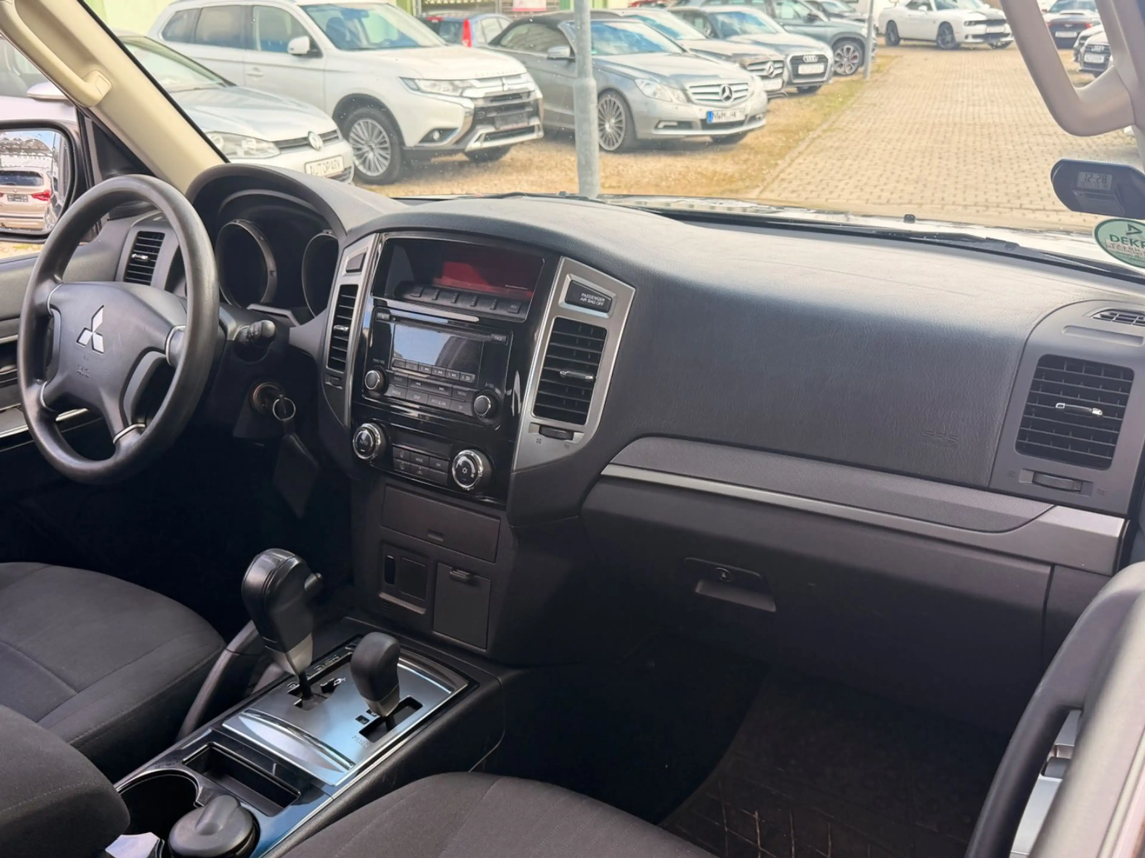 Mitsubishi Pajero 3.2 DI-D *ALLRAD*AHK*1.HAND*AUTOMATIK* — photo 9