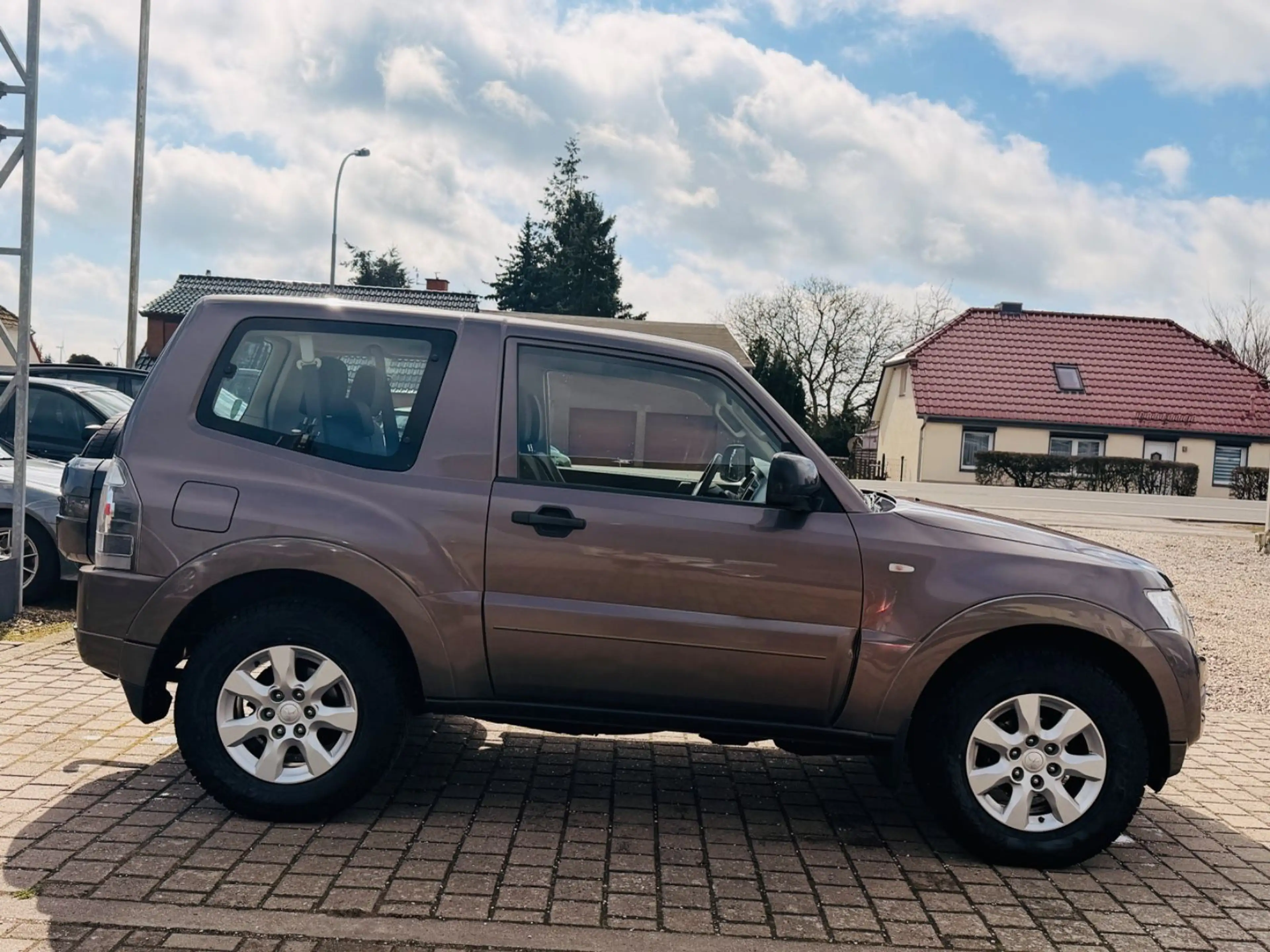 Mitsubishi Pajero 3.2 DI-D *ALLRAD*AHK*1.HAND*AUTOMATIK* — photo 7