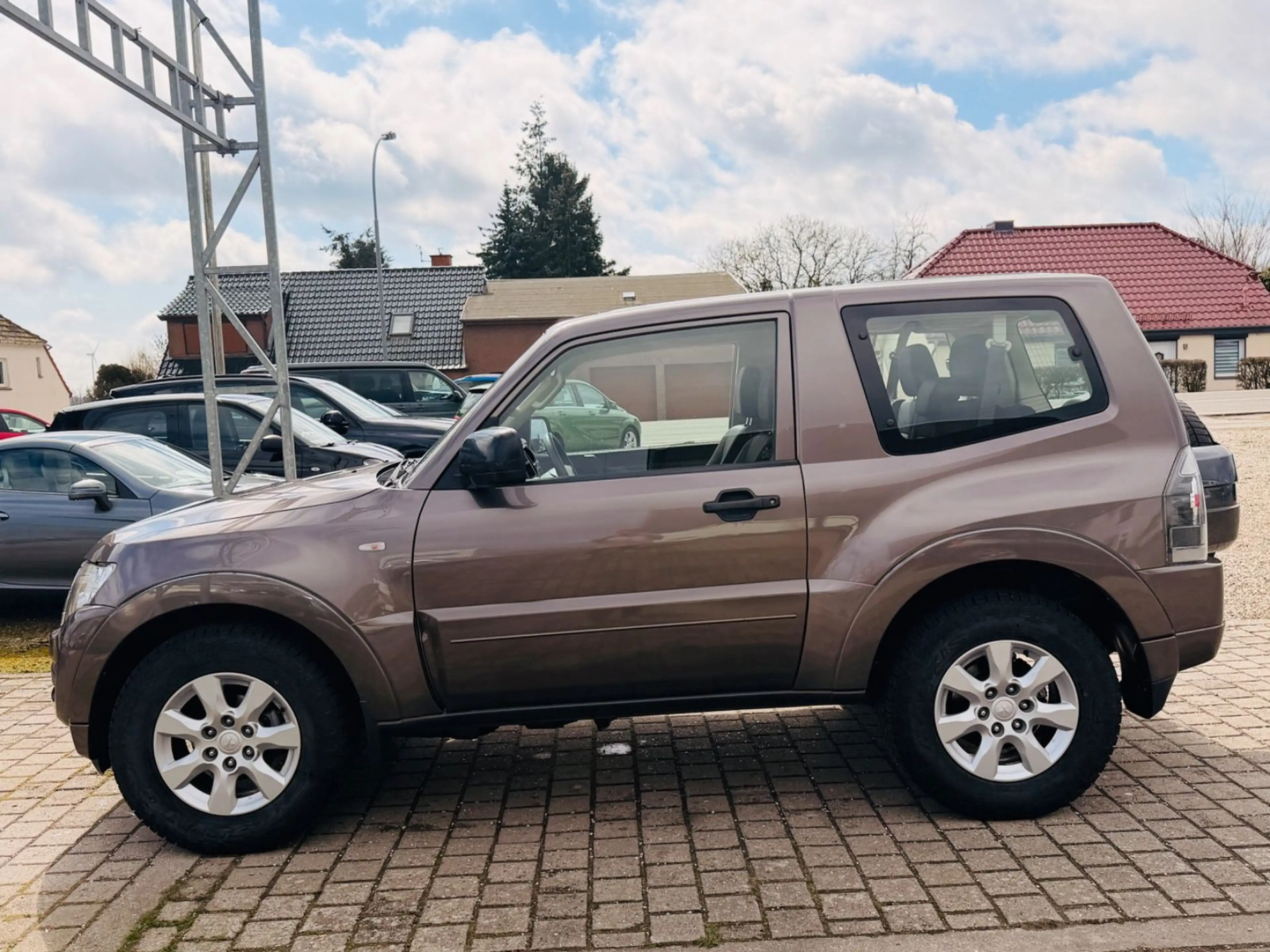 Mitsubishi Pajero 3.2 DI-D *ALLRAD*AHK*1.HAND*AUTOMATIK* — photo 4