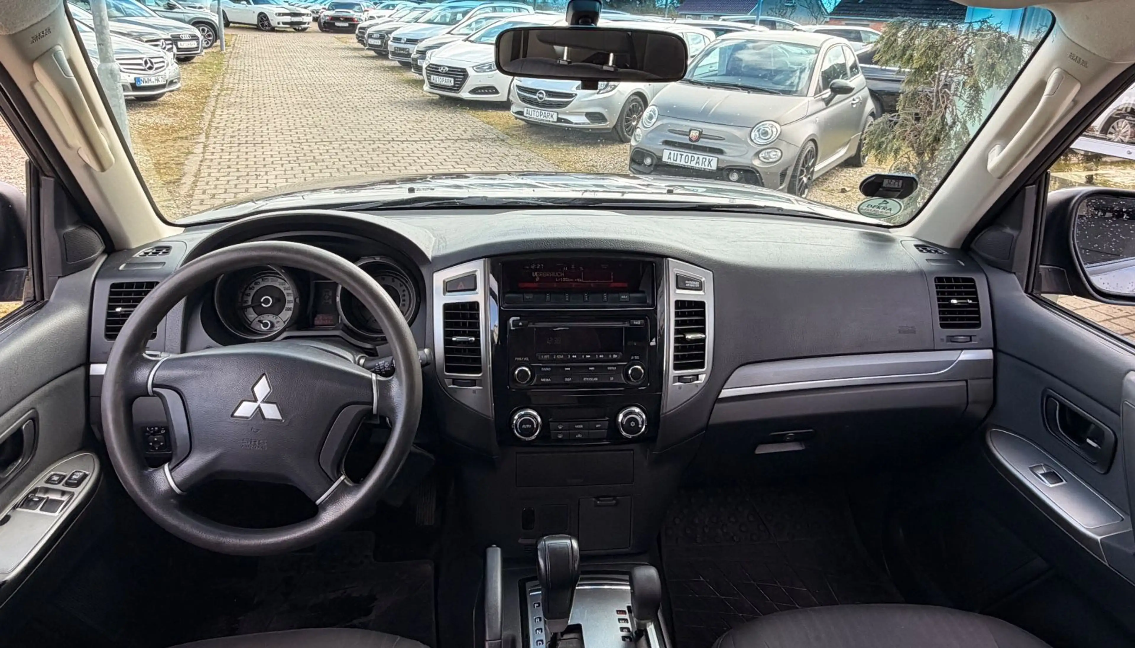 Mitsubishi Pajero 3.2 DI-D *ALLRAD*AHK*1.HAND*AUTOMATIK* — photo 11