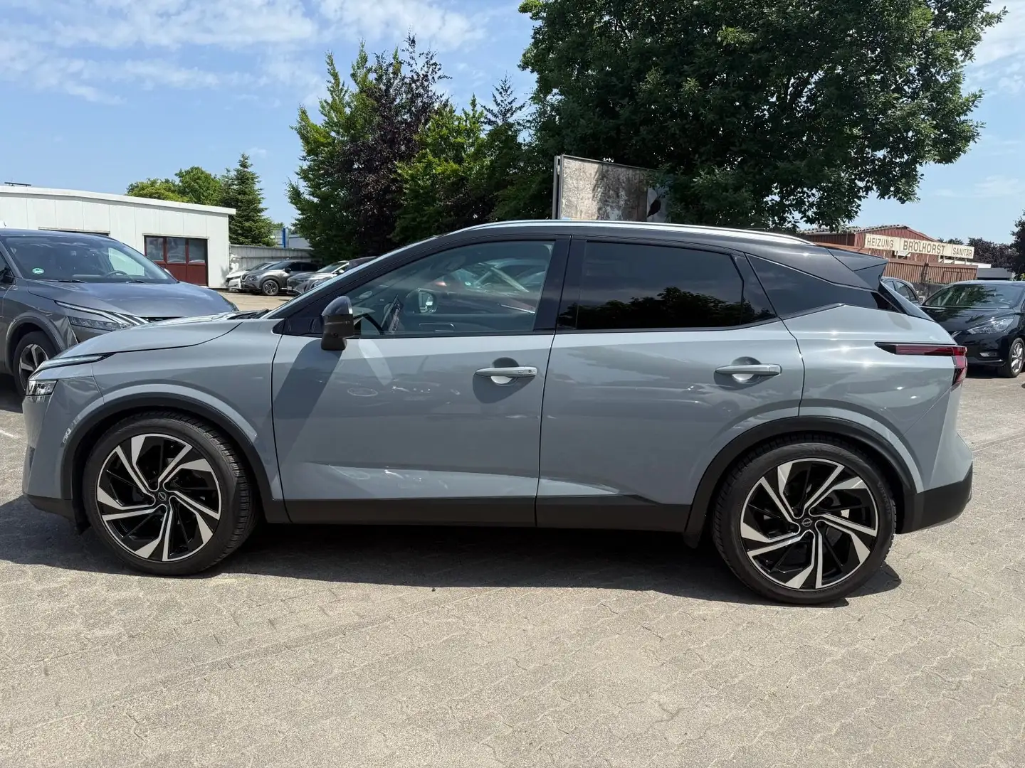 Nissan Qashqai 1.3 DIG-T Tekna+ / Head Up / 20" / Pano Grau - 2