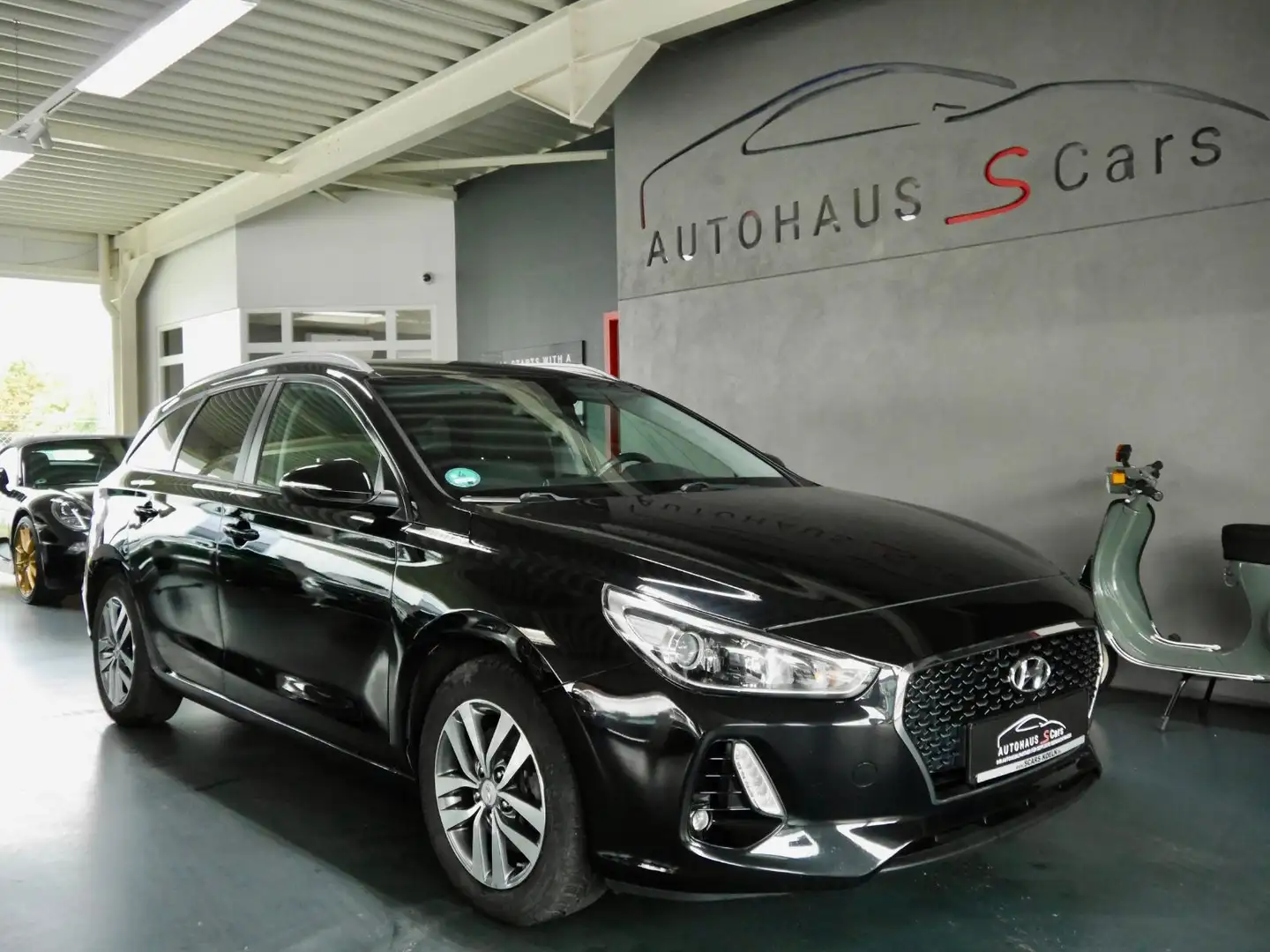 Hyundai i30 cw Family*AHK*Spur*R.Kamera Noir - 1