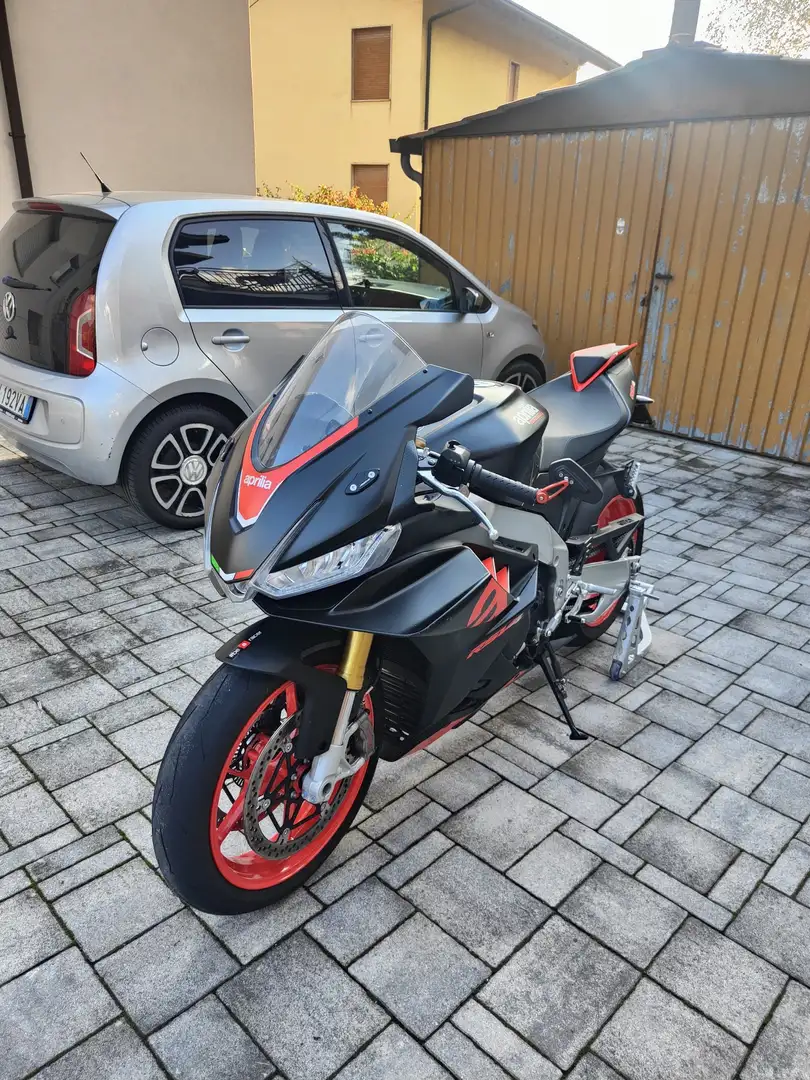 Aprilia RSV4 Nero - 2