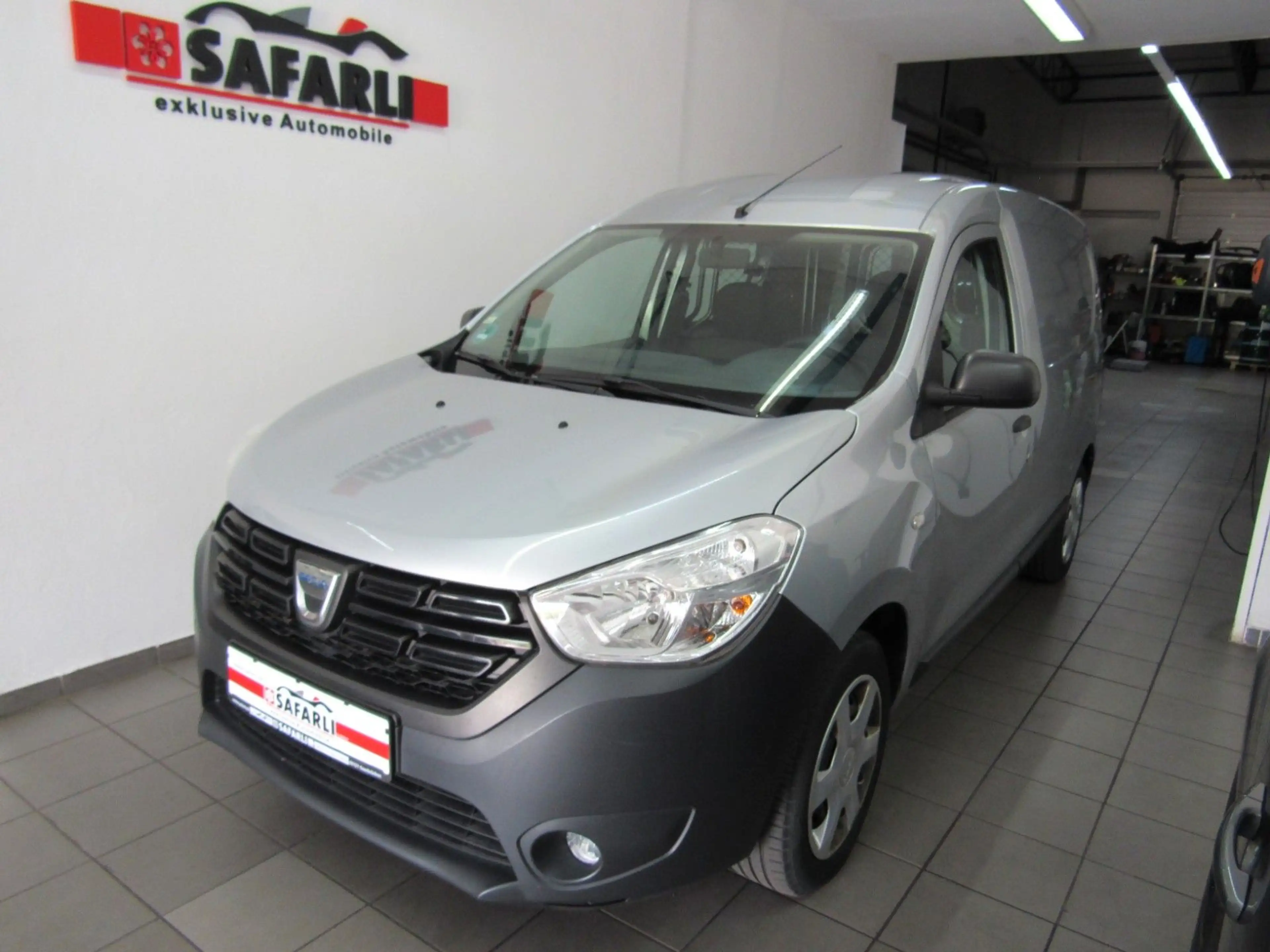 Dacia Dokker Express 1.Hand Kasten Bluetooth AHK TÜV++