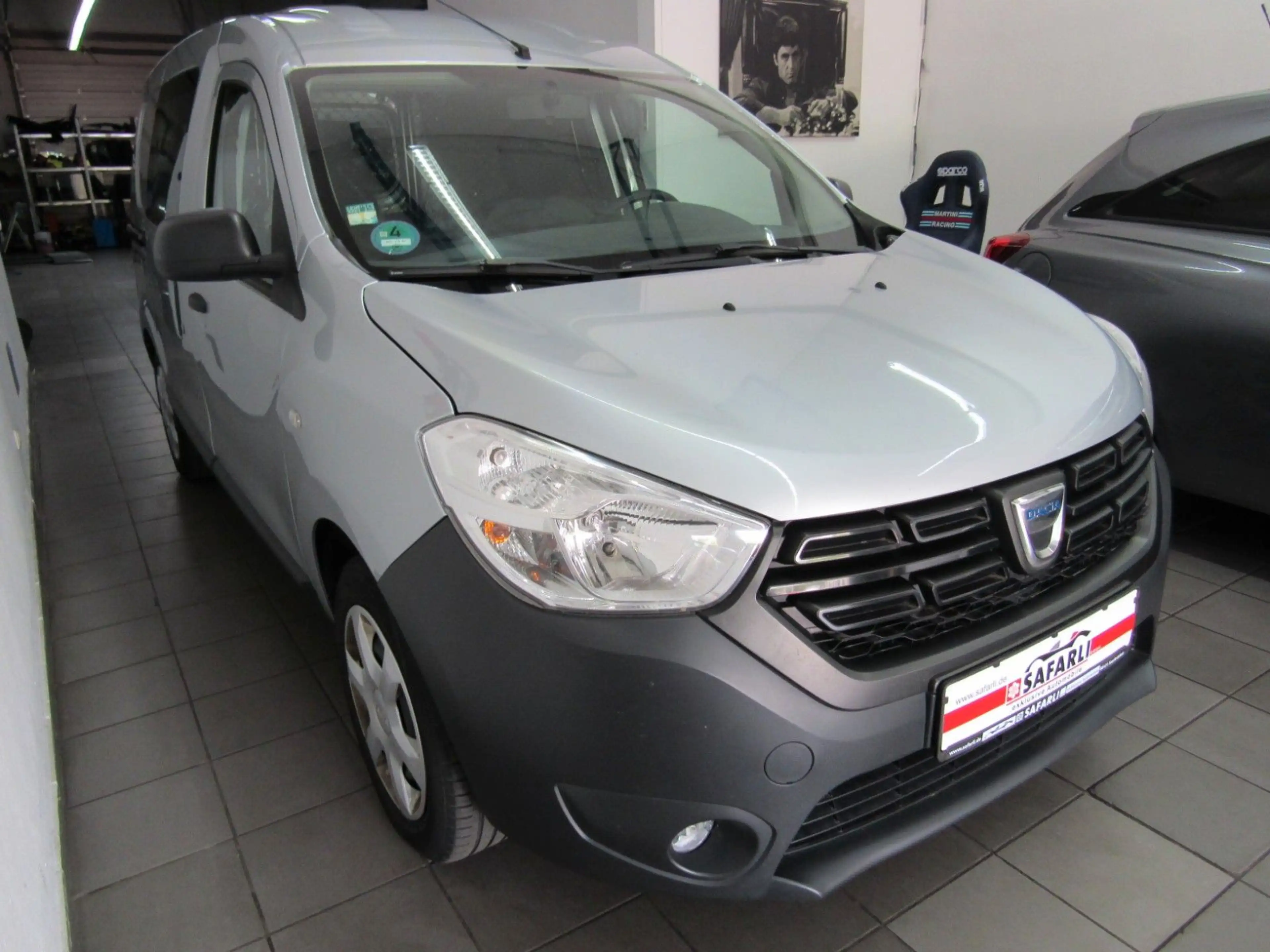 Dacia Dokker Express 1.Hand Kasten Bluetooth AHK TÜV++ — photo 3