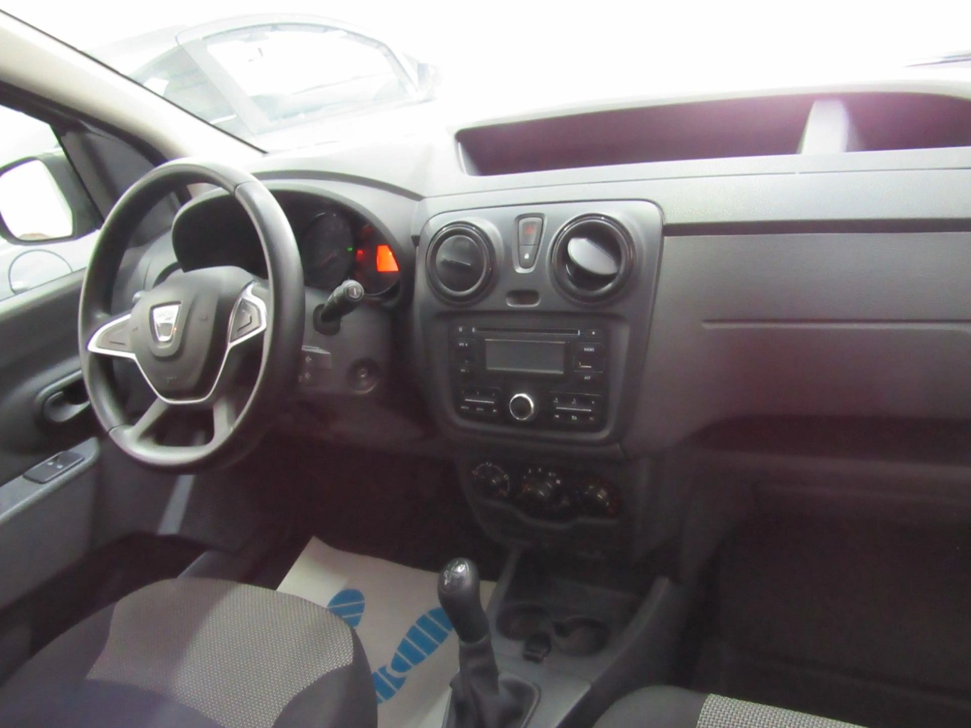 Dacia Dokker Express 1.Hand Kasten Bluetooth AHK TÜV++ — photo 10