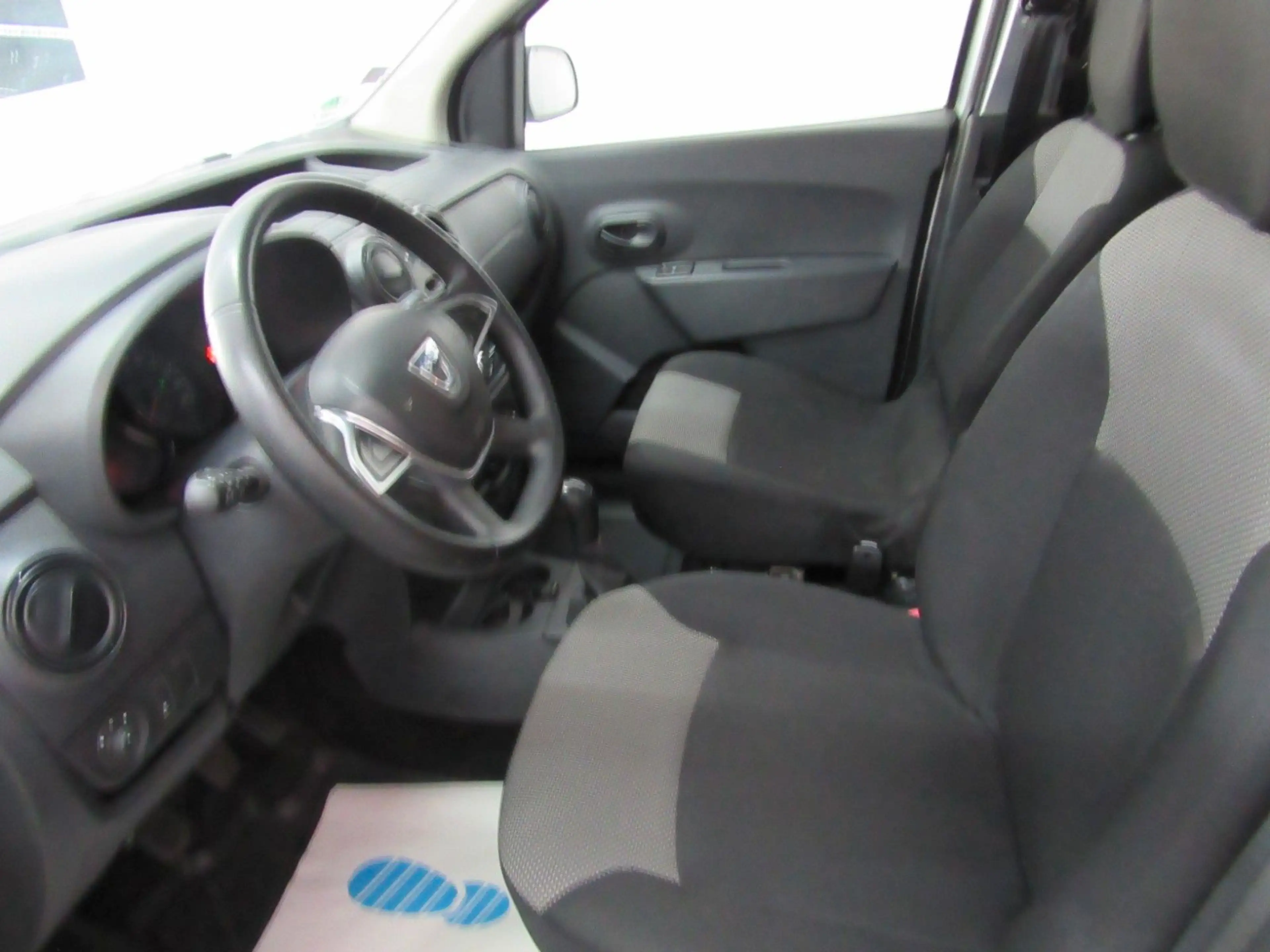Dacia Dokker Express 1.Hand Kasten Bluetooth AHK TÜV++ — photo 7