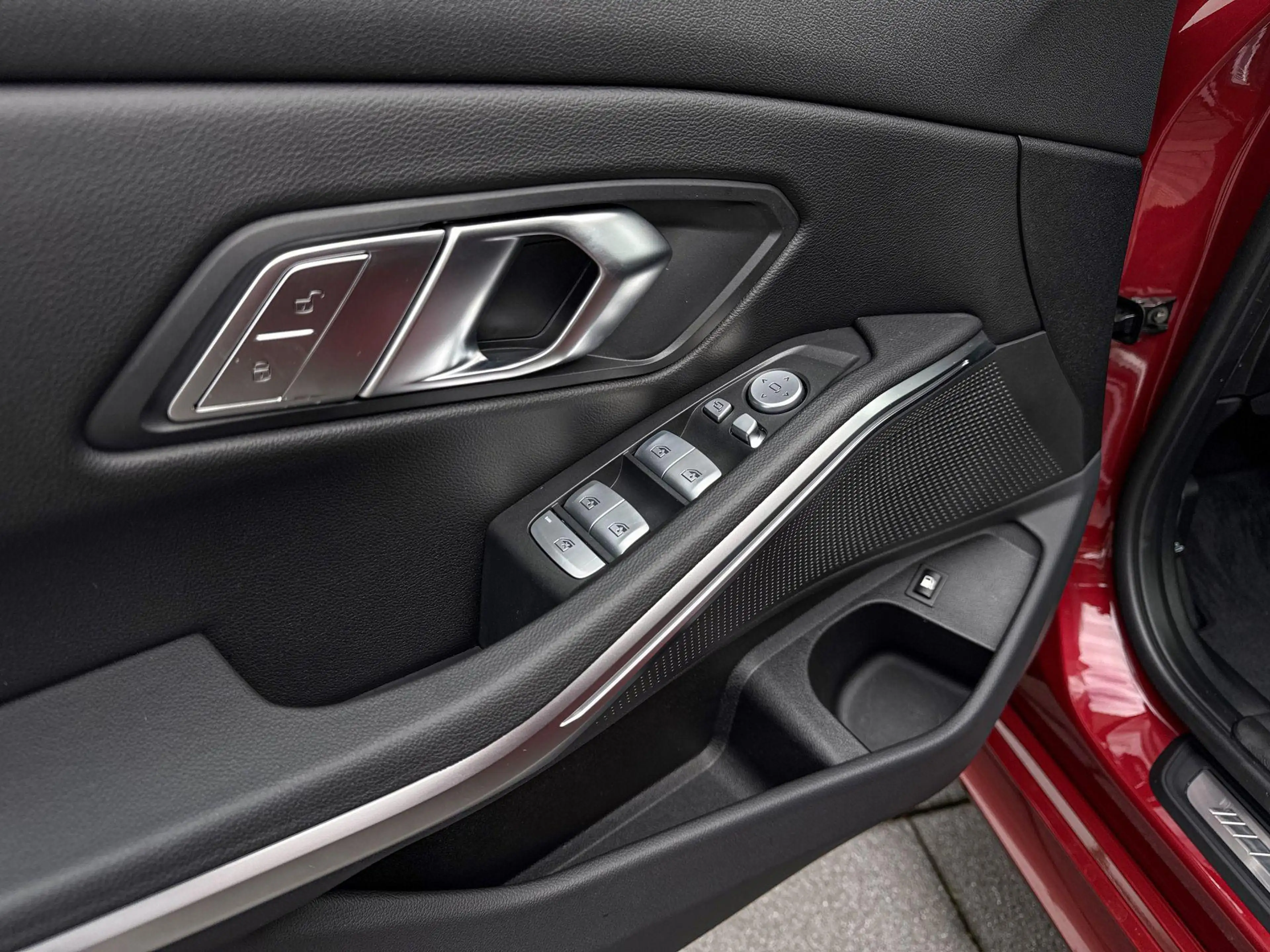 BMW 330 3 Serie Sedan 330e — photo 8