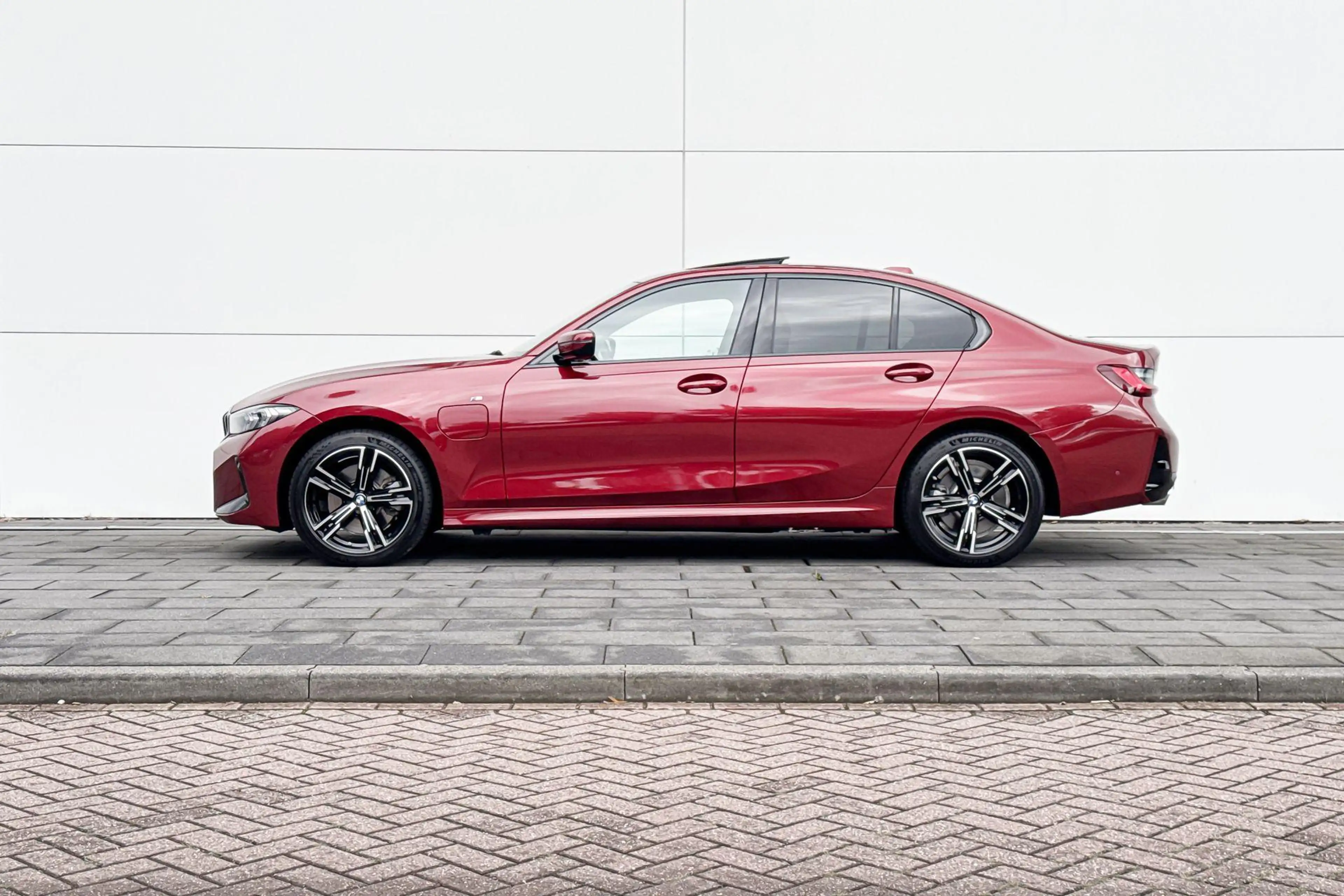 BMW 330 3 Serie Sedan 330e — photo 2