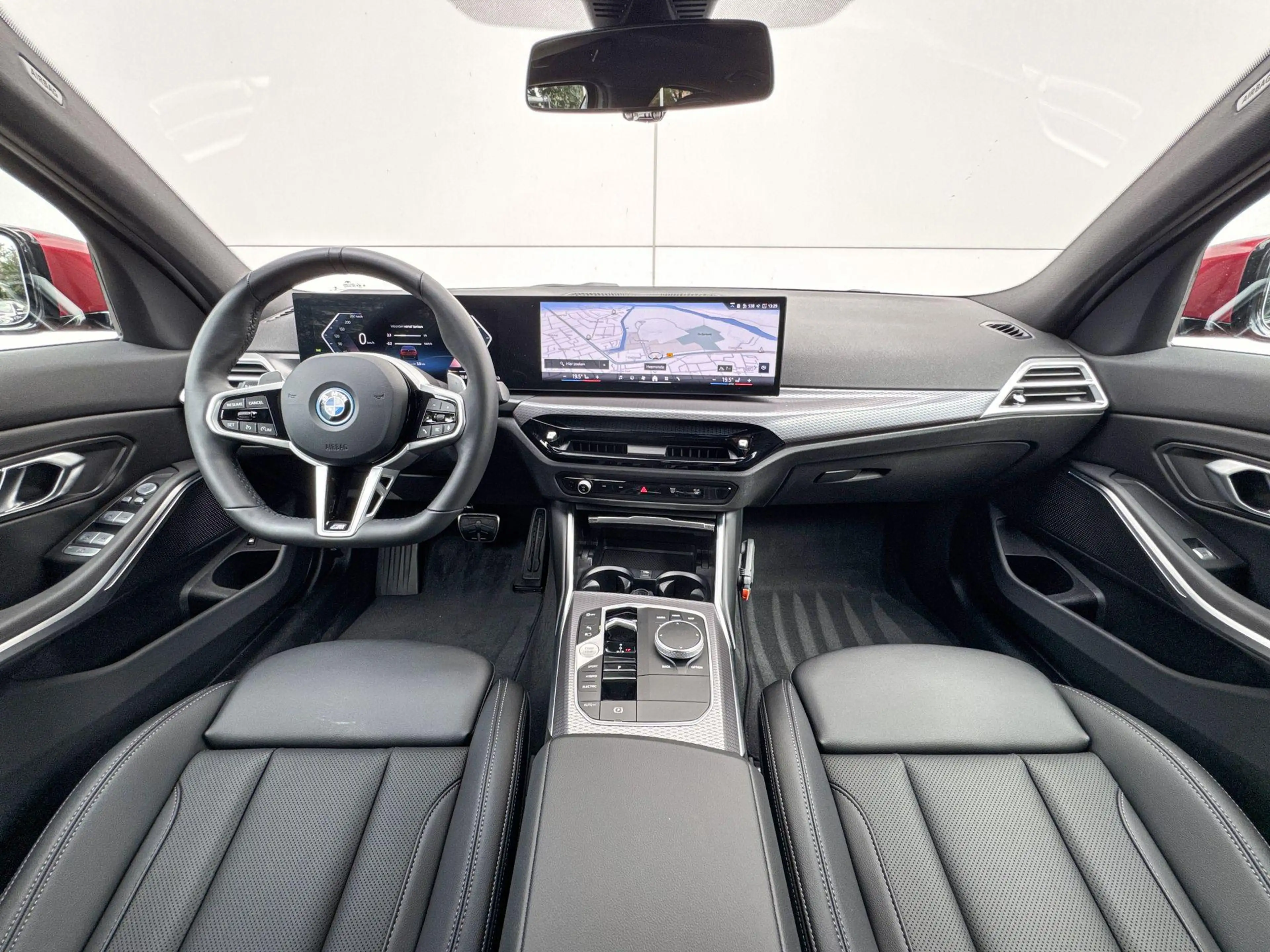 BMW 330 3 Serie Sedan 330e — photo 11