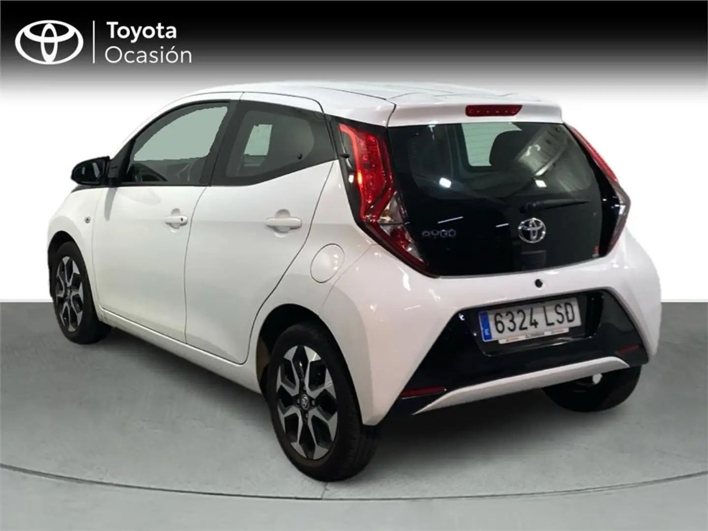 Toyota Aygo 5 Puertas x-play 70 Automático (x-shift) - 2