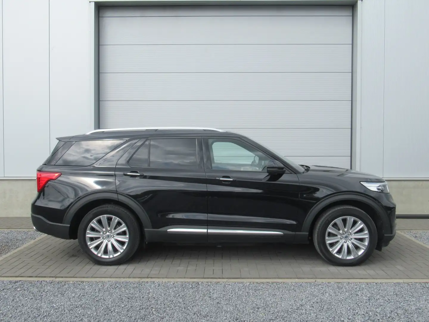 Ford Explorer 3.0 Eco Boost PHEV Platinum / 7pl / € 30.990 / Noir - 2