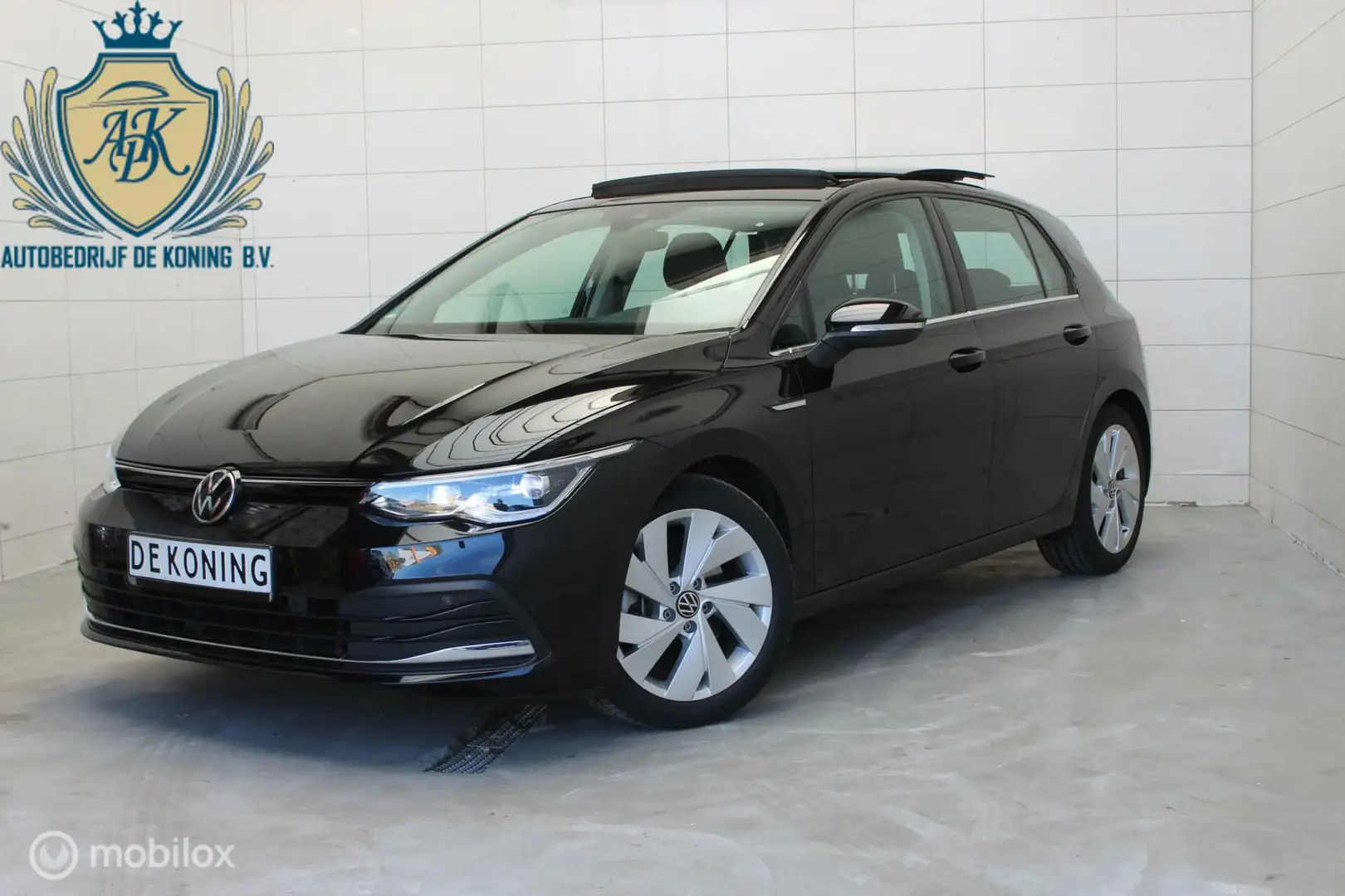 Volkswagen Golf 1.5 eTSI DSG PANO NAVI Elect. stoel IQ LED Noir - 1