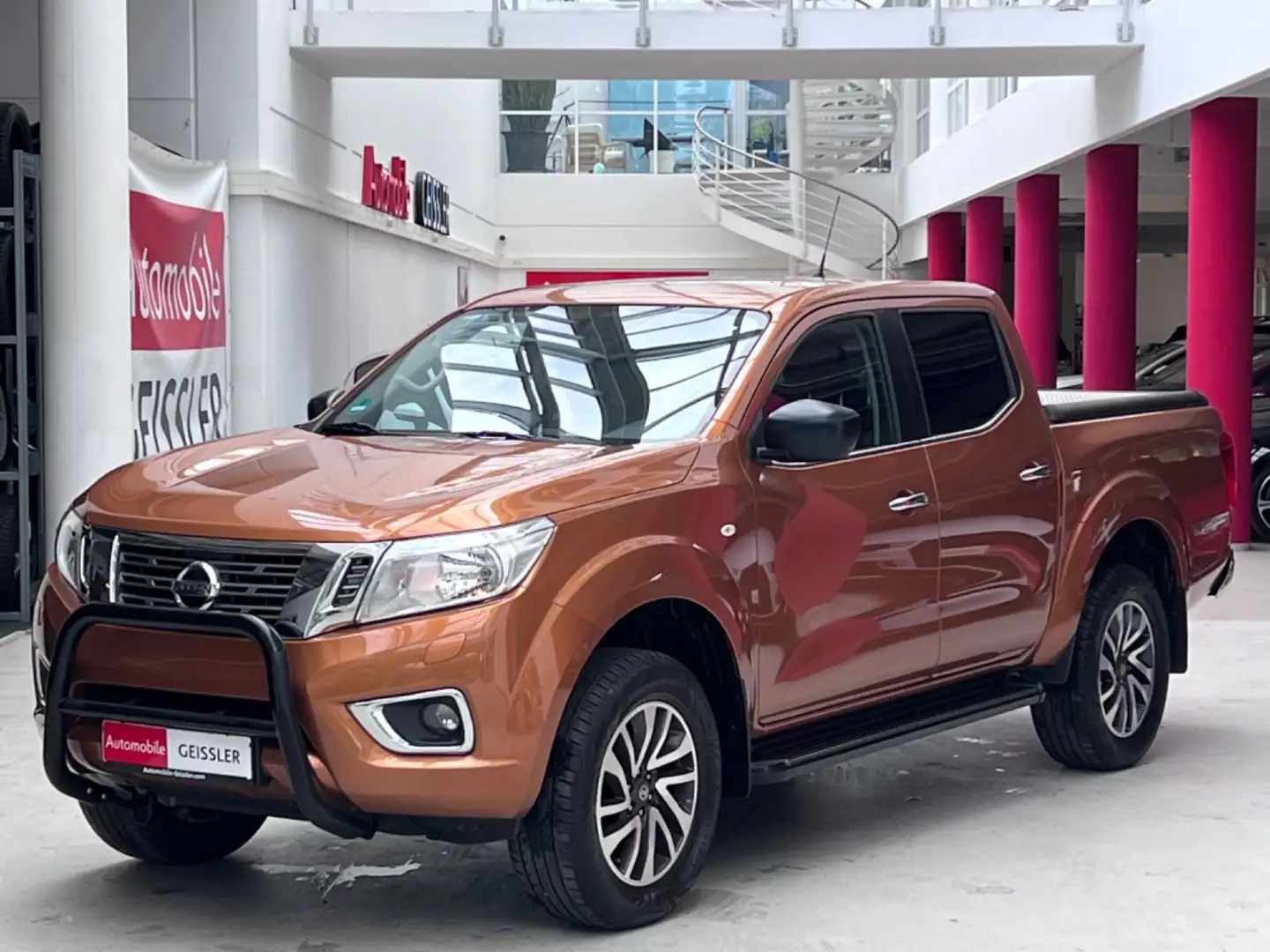 Nissan Navara NP300 Acenta Double Cab 4x4 Automatik+AHK Žlutá - 1