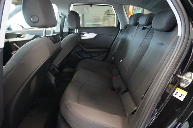 Audi A4 Avant view 9