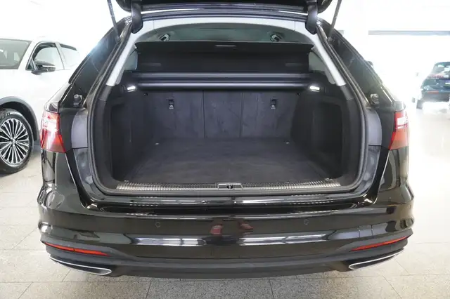 Audi A4 Avant view 10