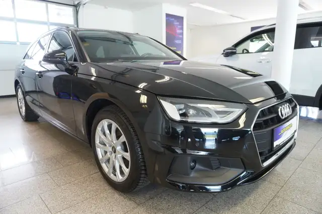 Audi A4 Avant view 2