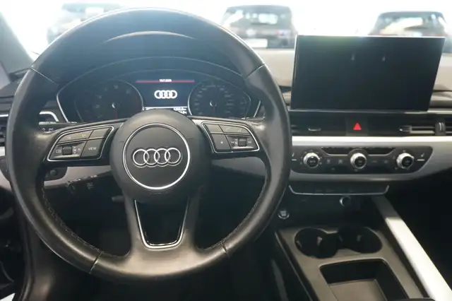 Audi A4 Avant view 11
