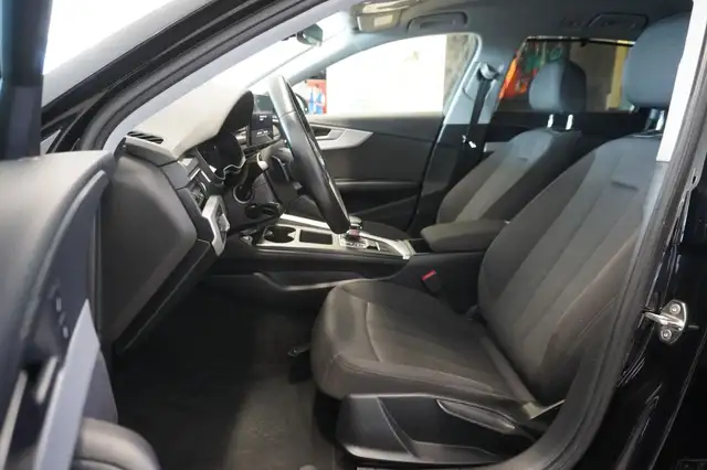 Audi A4 Avant view 8