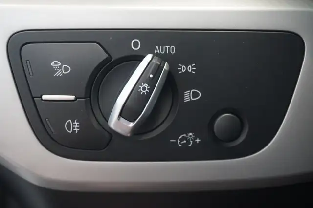 Audi A4 Avant view 14