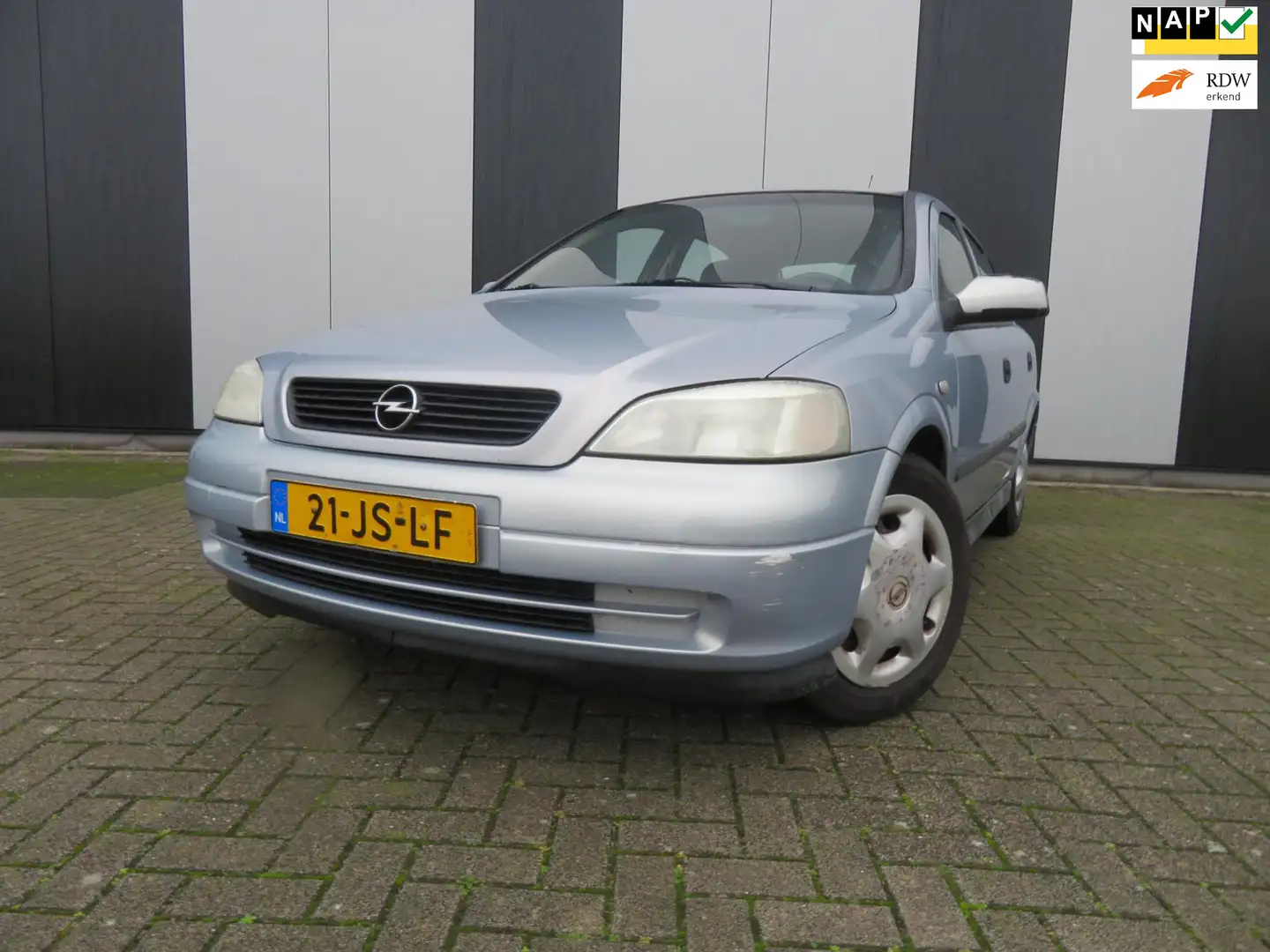 Opel Astra 1.6 Edition Grau - 1