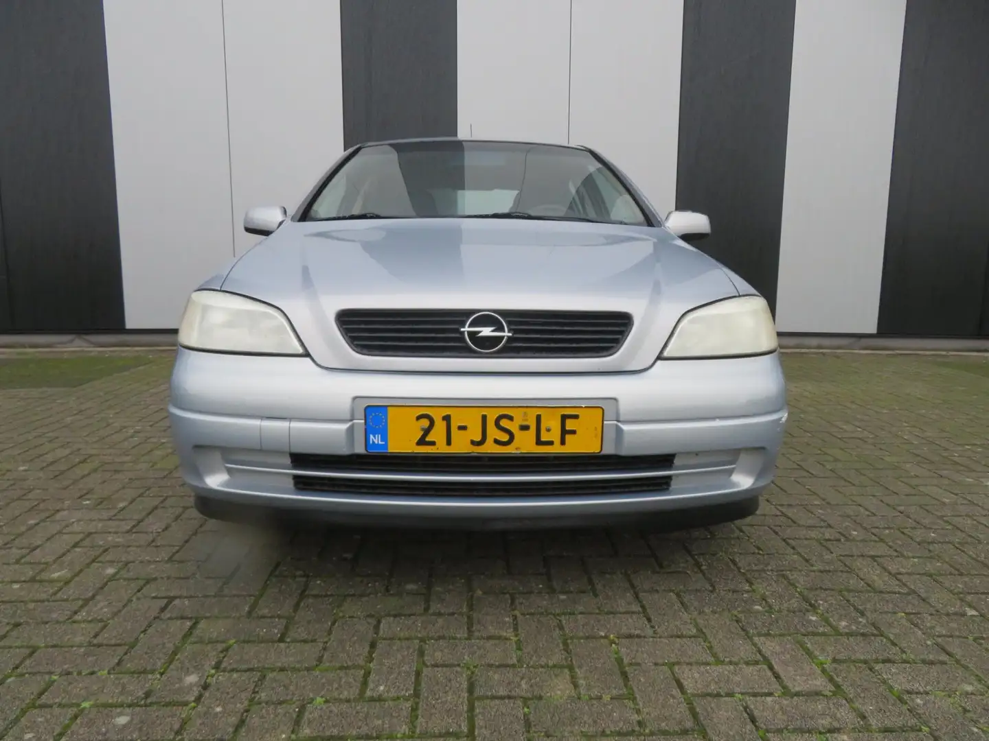 Opel Astra 1.6 Edition Grau - 2