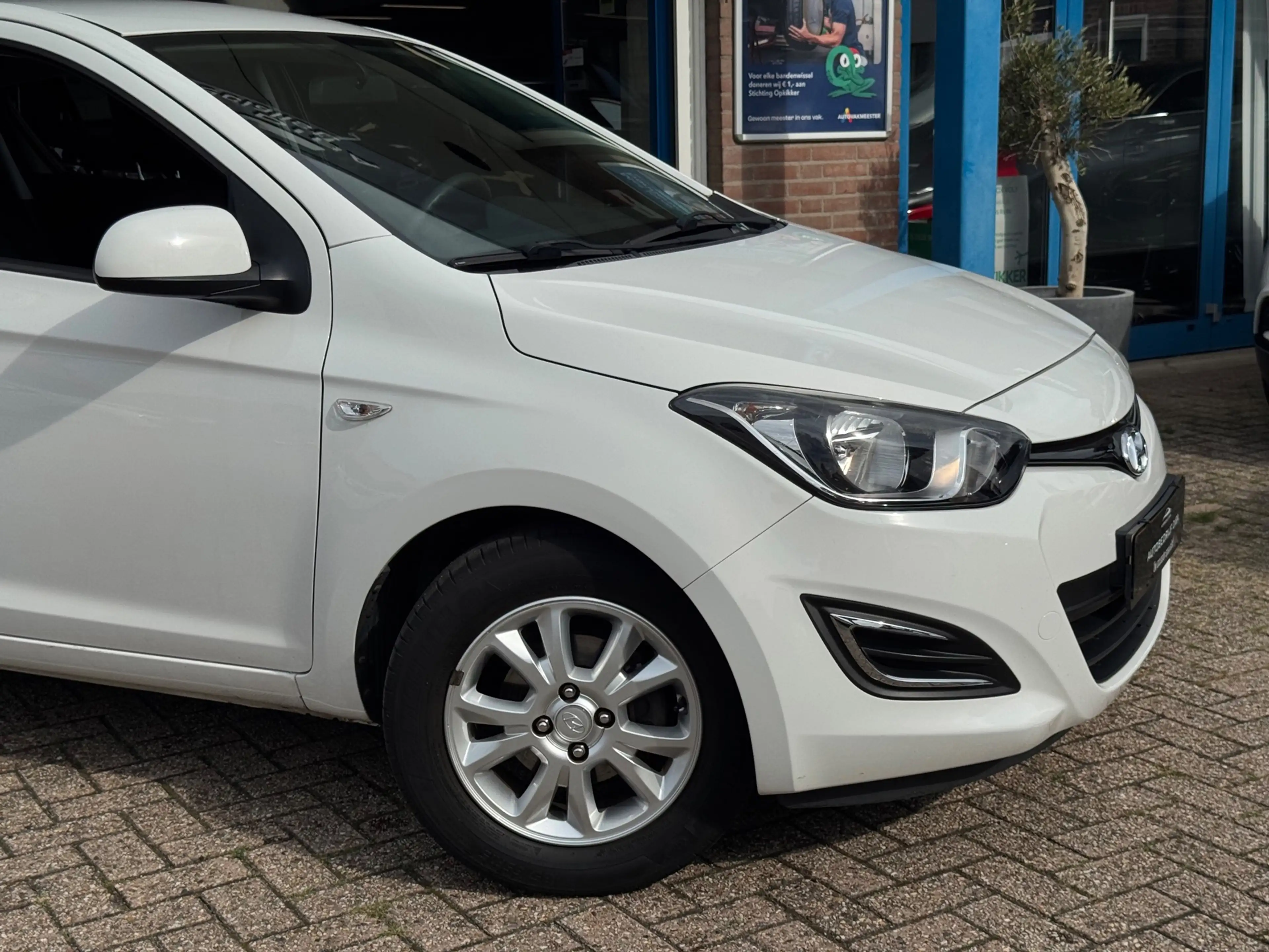 Hyundai i20 1.2i i-Drive 2014 WIT 5drs AIRCO LM APK NAP! — photo 15