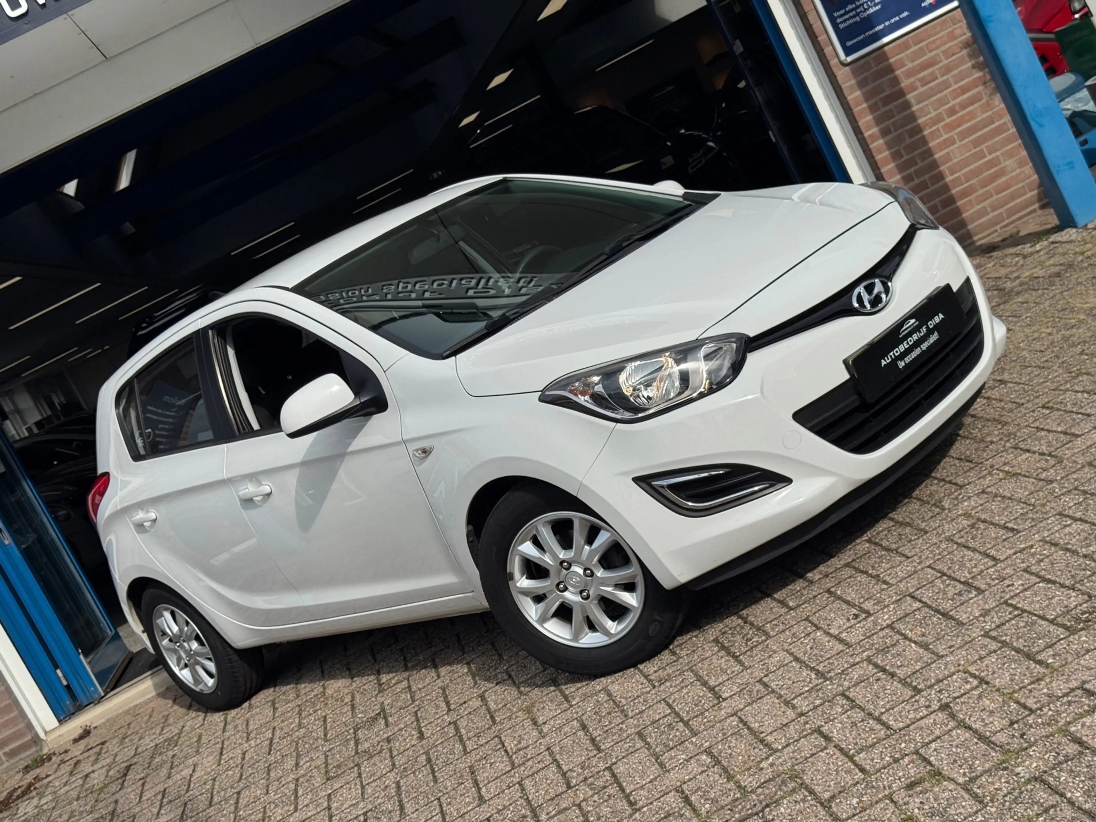 Hyundai i20 1.2i i-Drive 2014 WIT 5drs AIRCO LM APK NAP! — photo 13