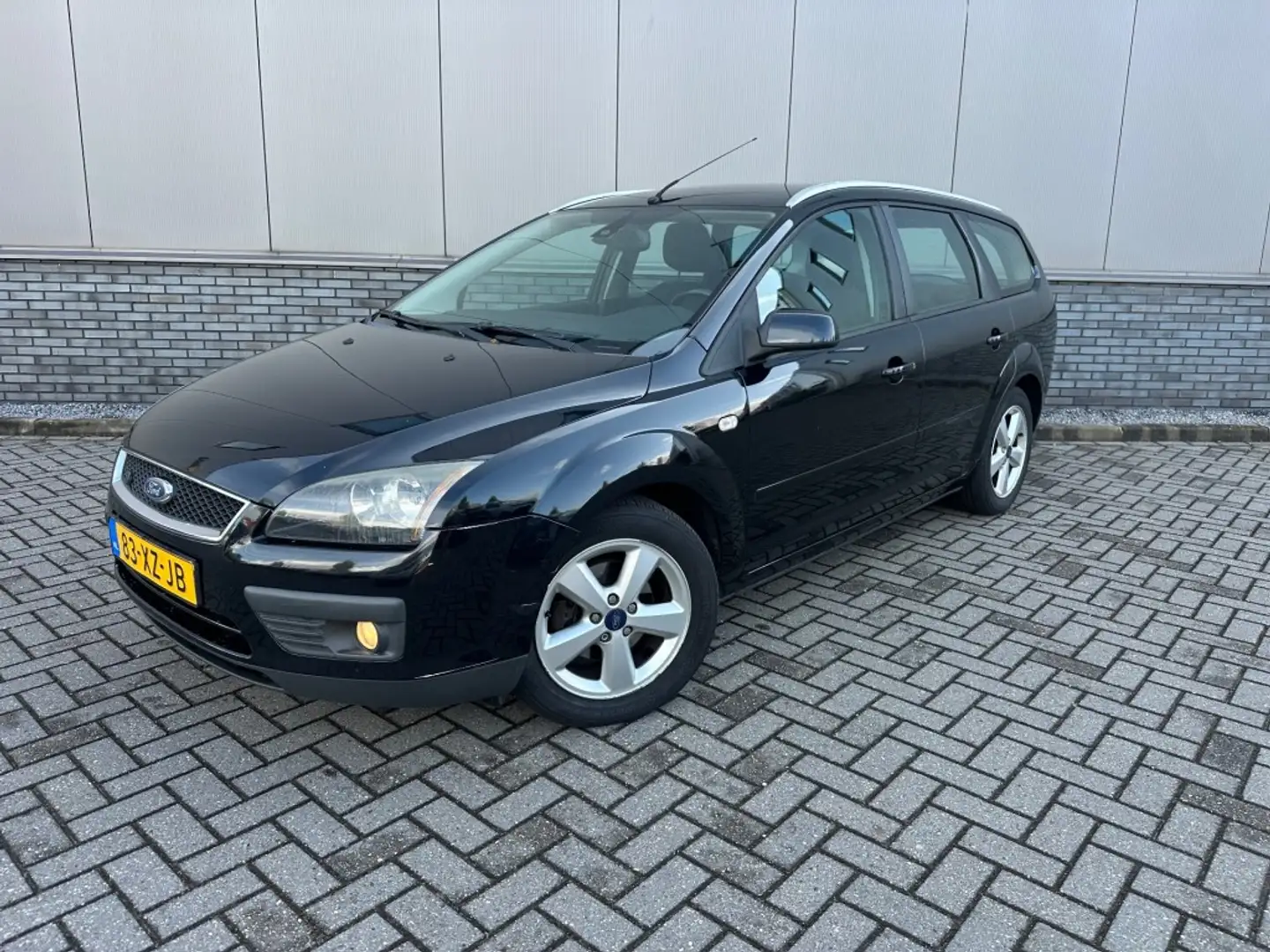 Ford Focus 1.8 16V Ambiente Zwart - 1