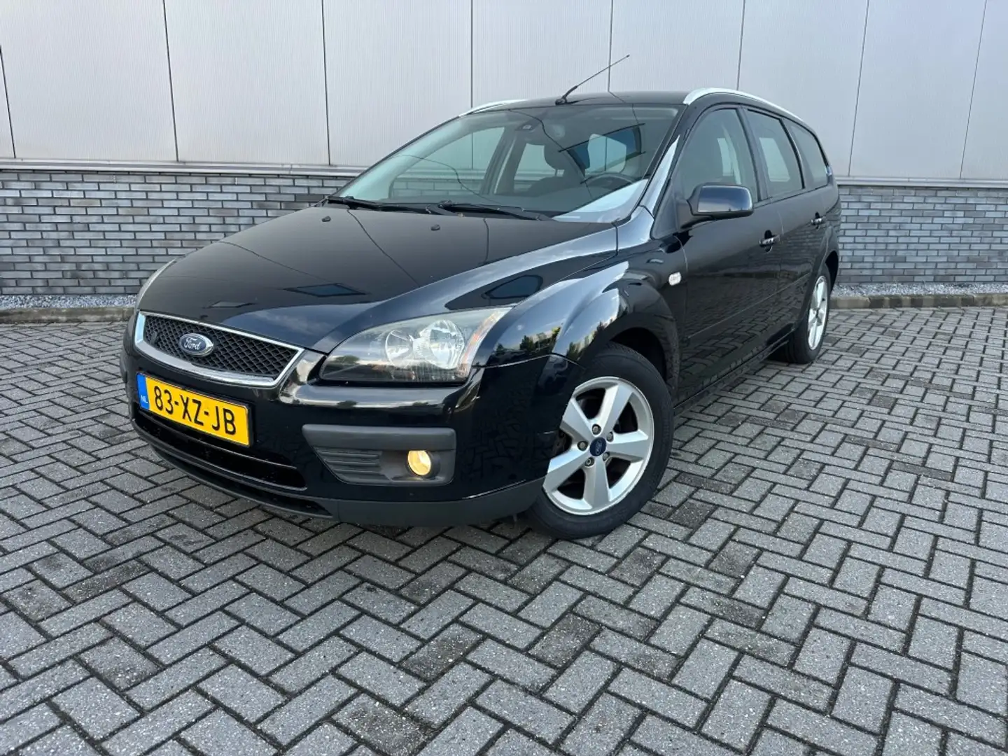 Ford Focus 1.8 16V Ambiente Zwart - 2
