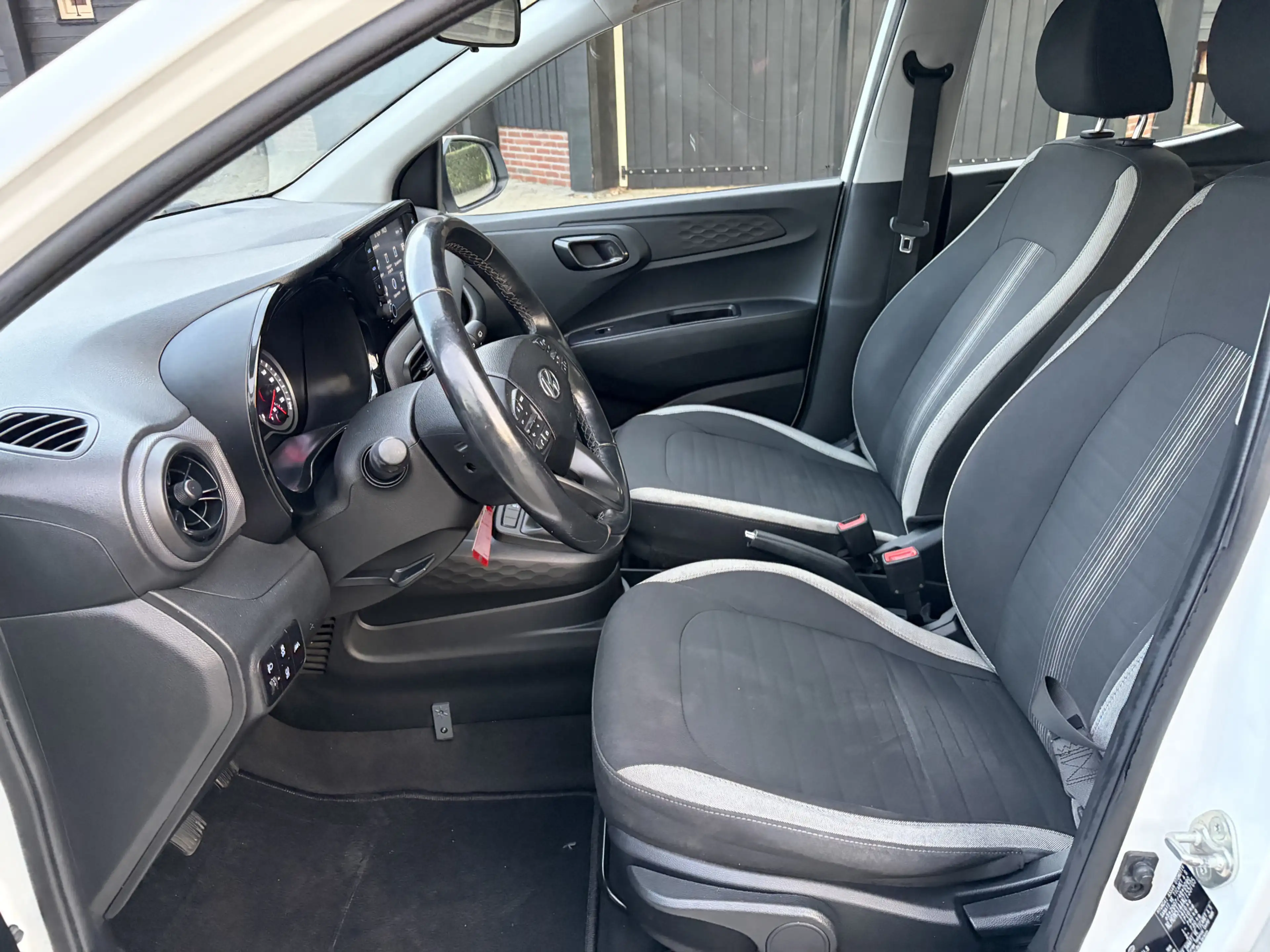 Hyundai i10 1.0 Comfort 5-zits Airco Cv Led App Cruise Nap — photo 8