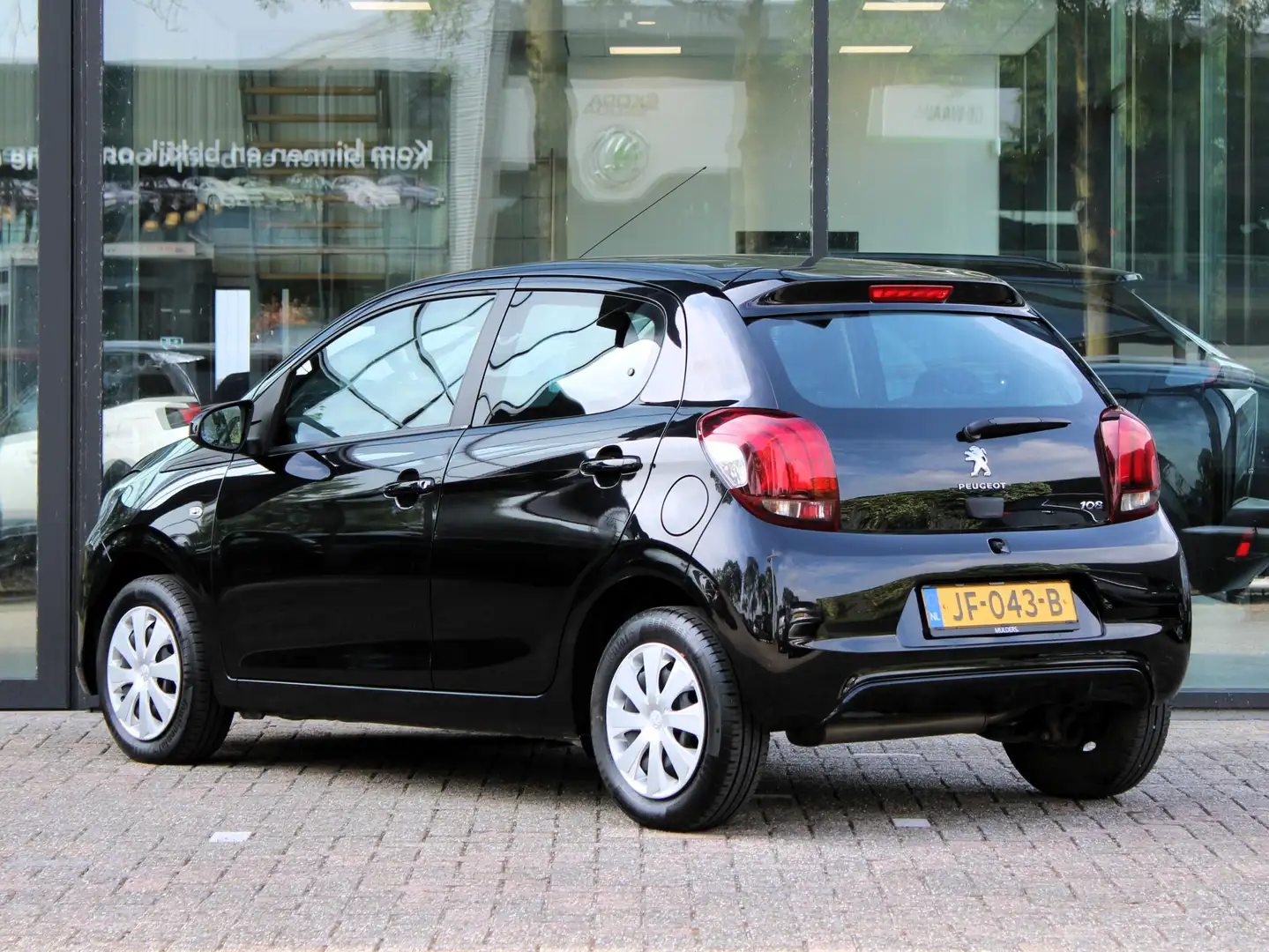 Peugeot 108 1.0 VTi Active Automaat | Airco / Bluetooth Zwart - 2