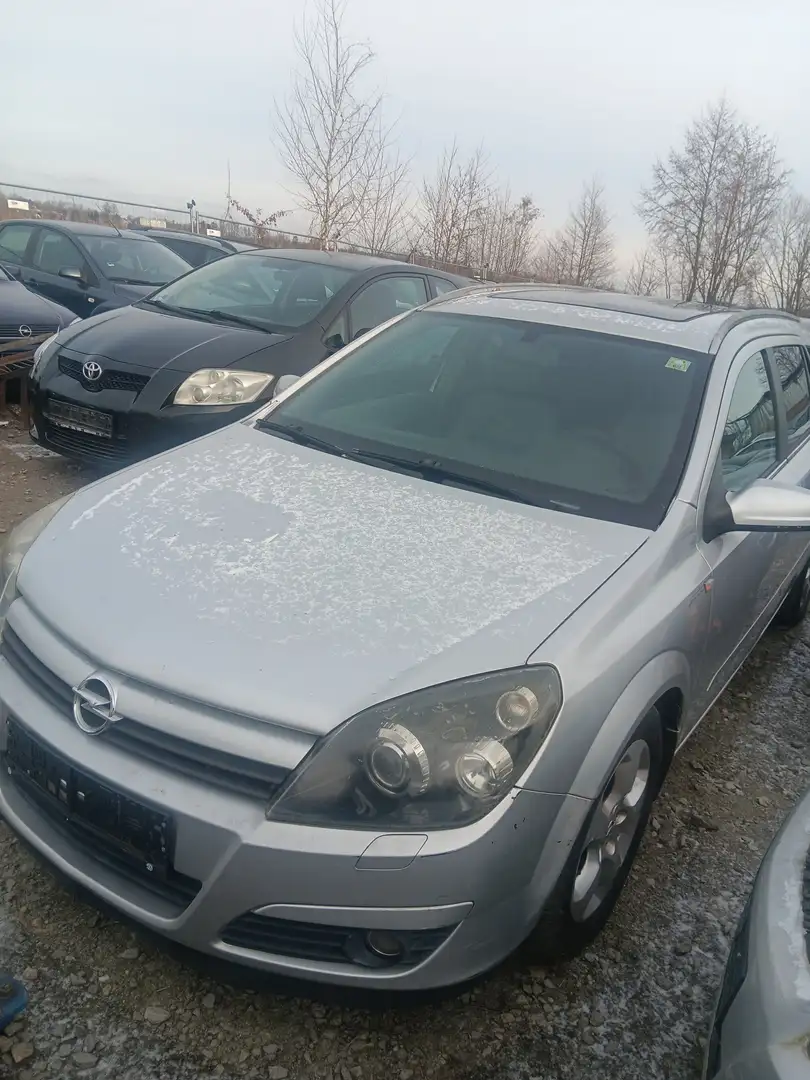 Opel Astra 1.8 Caravan Plateado - 1