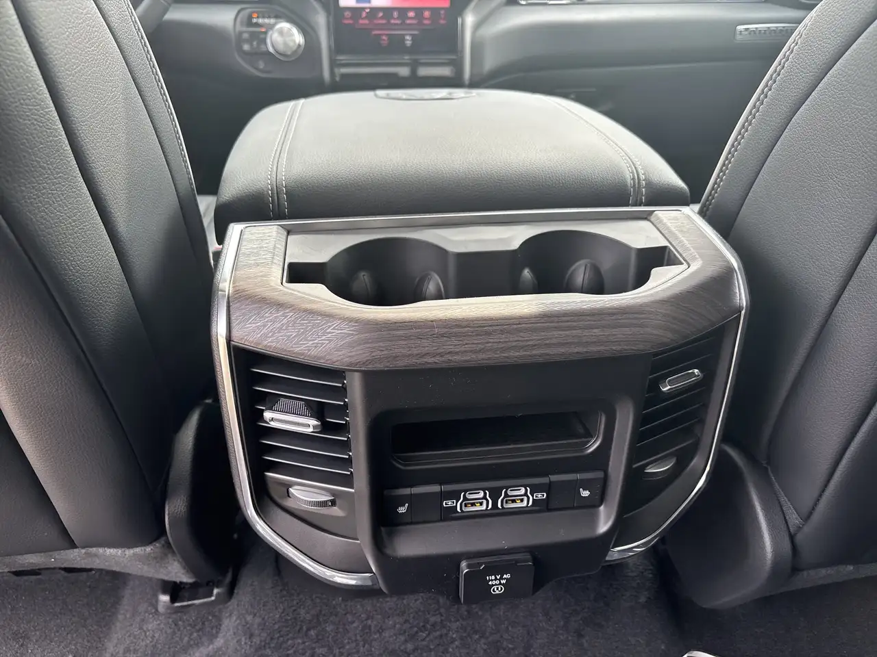 RAM 1500 снимка RAM 1500