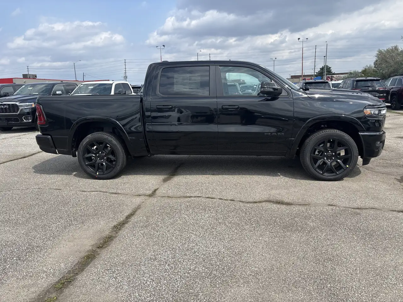 RAM 1500 снимка RAM 1500
