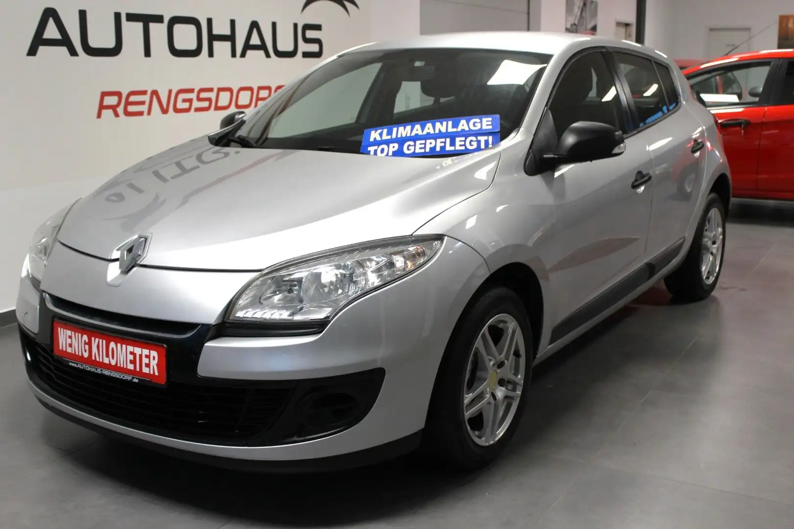 Renault Megane III Lim. 5-trg. Je t'aime 1,6 /101 PS Grau - 1