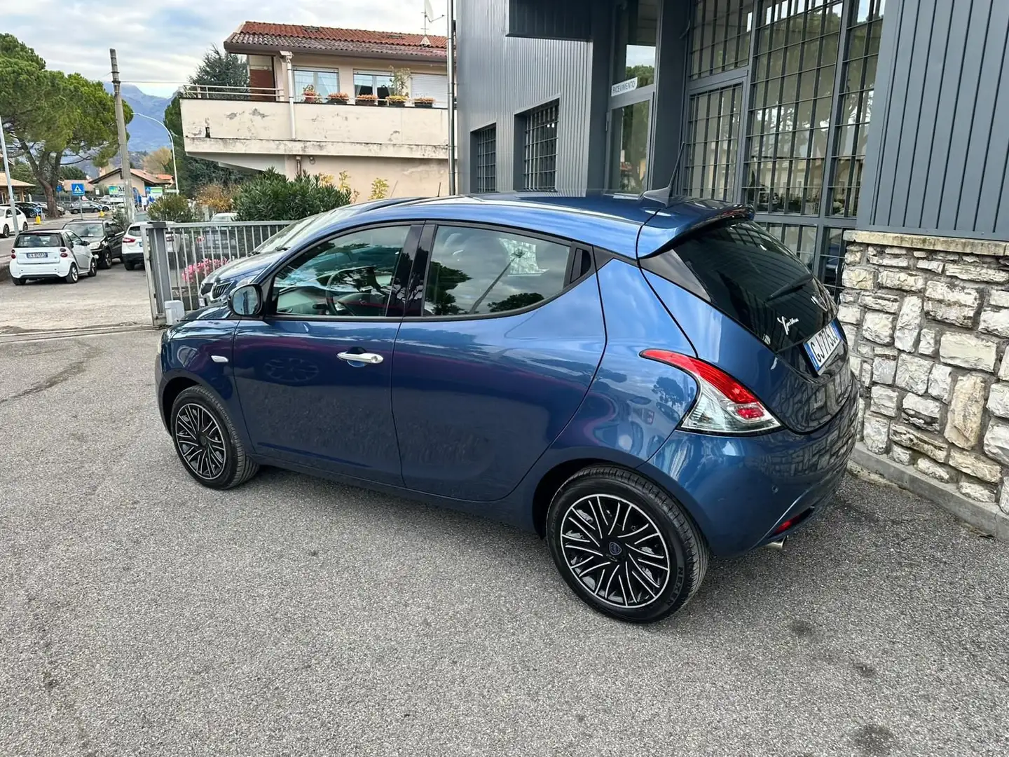 Lancia Ypsilon Ypsilon 1.0 FireFly 5 porte S&S Hybrid Gold Blauw - 2