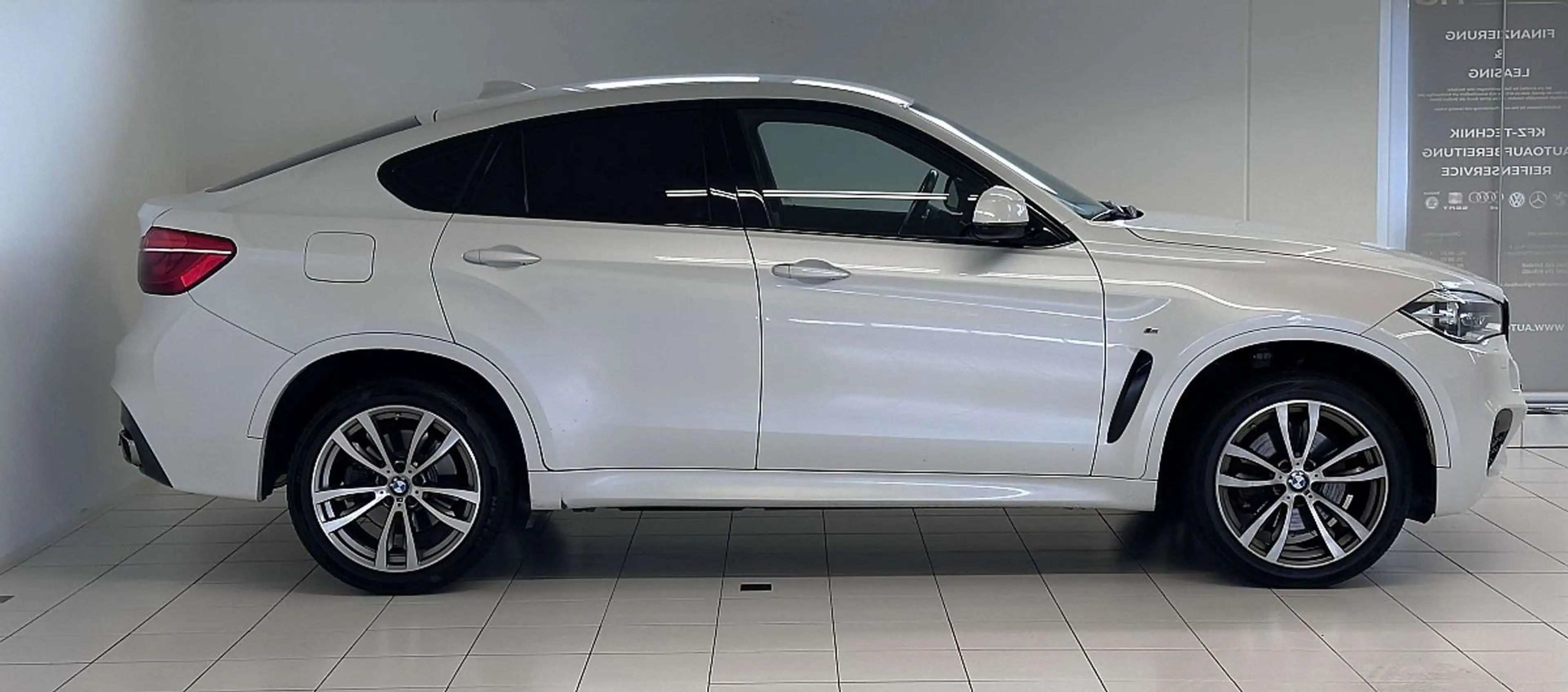 BMW X6 xDrive40d Sport Activity Coupé Österreich-Paket... — photo 7