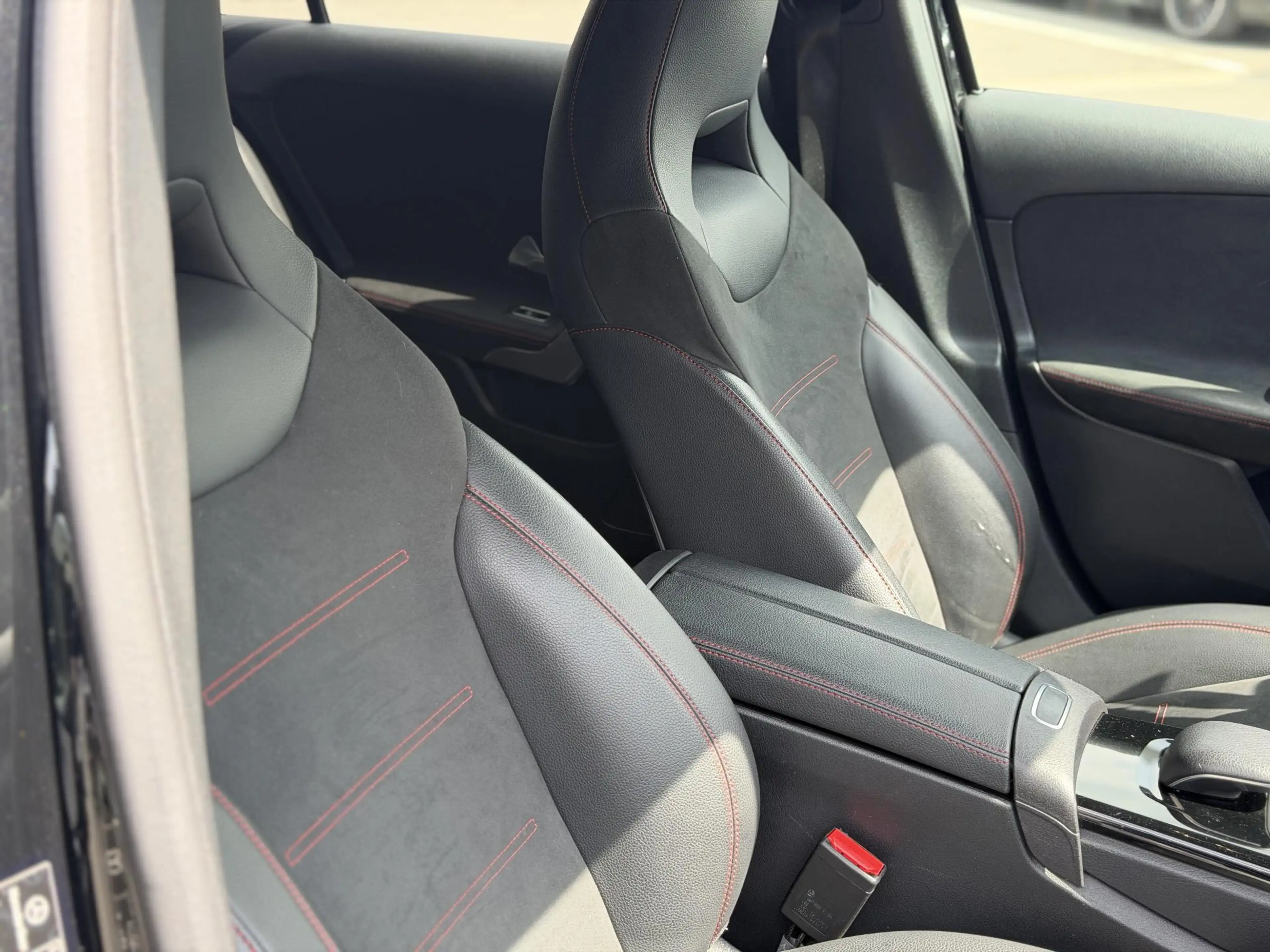 Mercedes-Benz A 180 A d AMG Line — photo 9