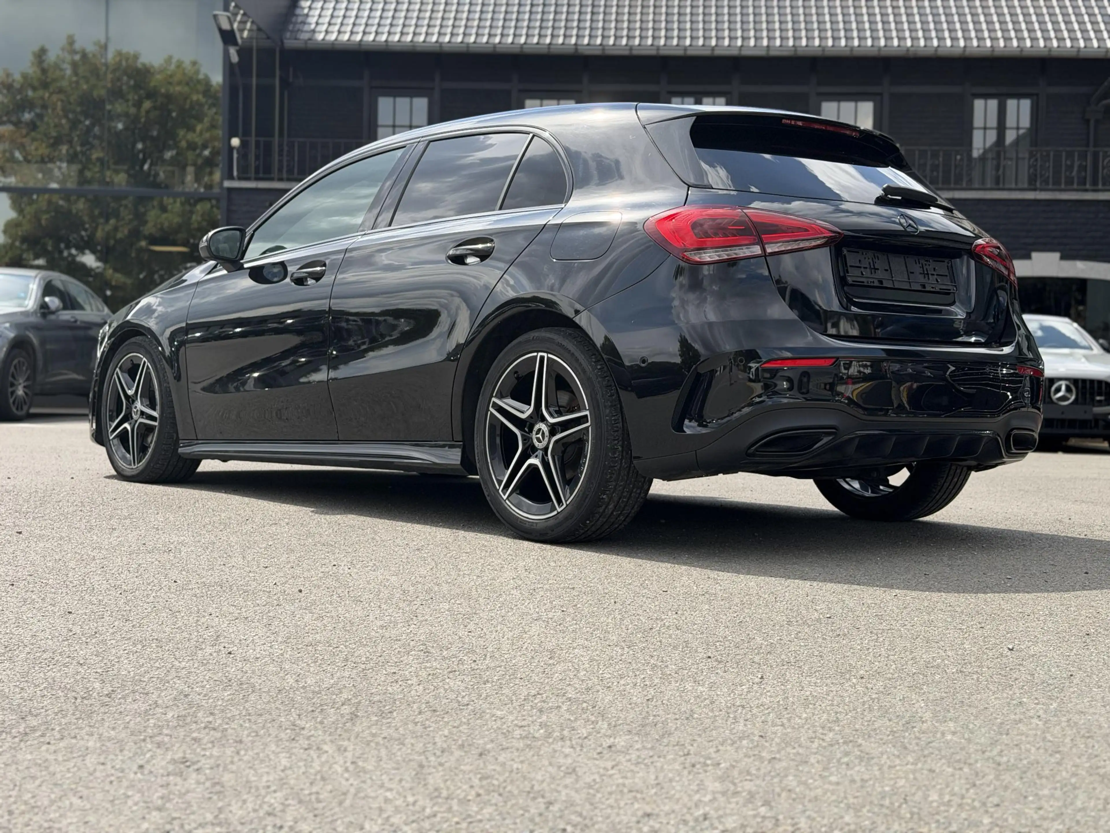Mercedes-Benz A 180 A d AMG Line — photo 2
